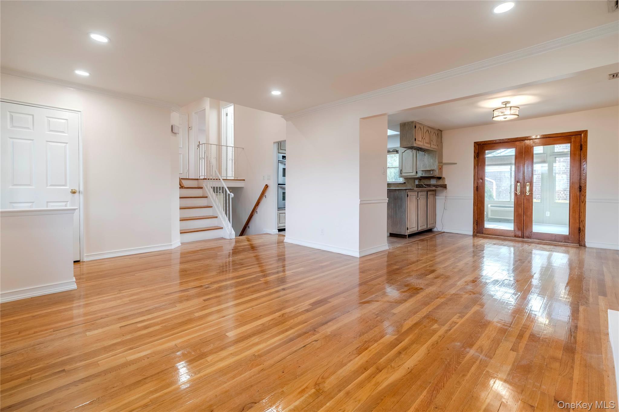 15 Albany Street, Hicksville, NY 11801