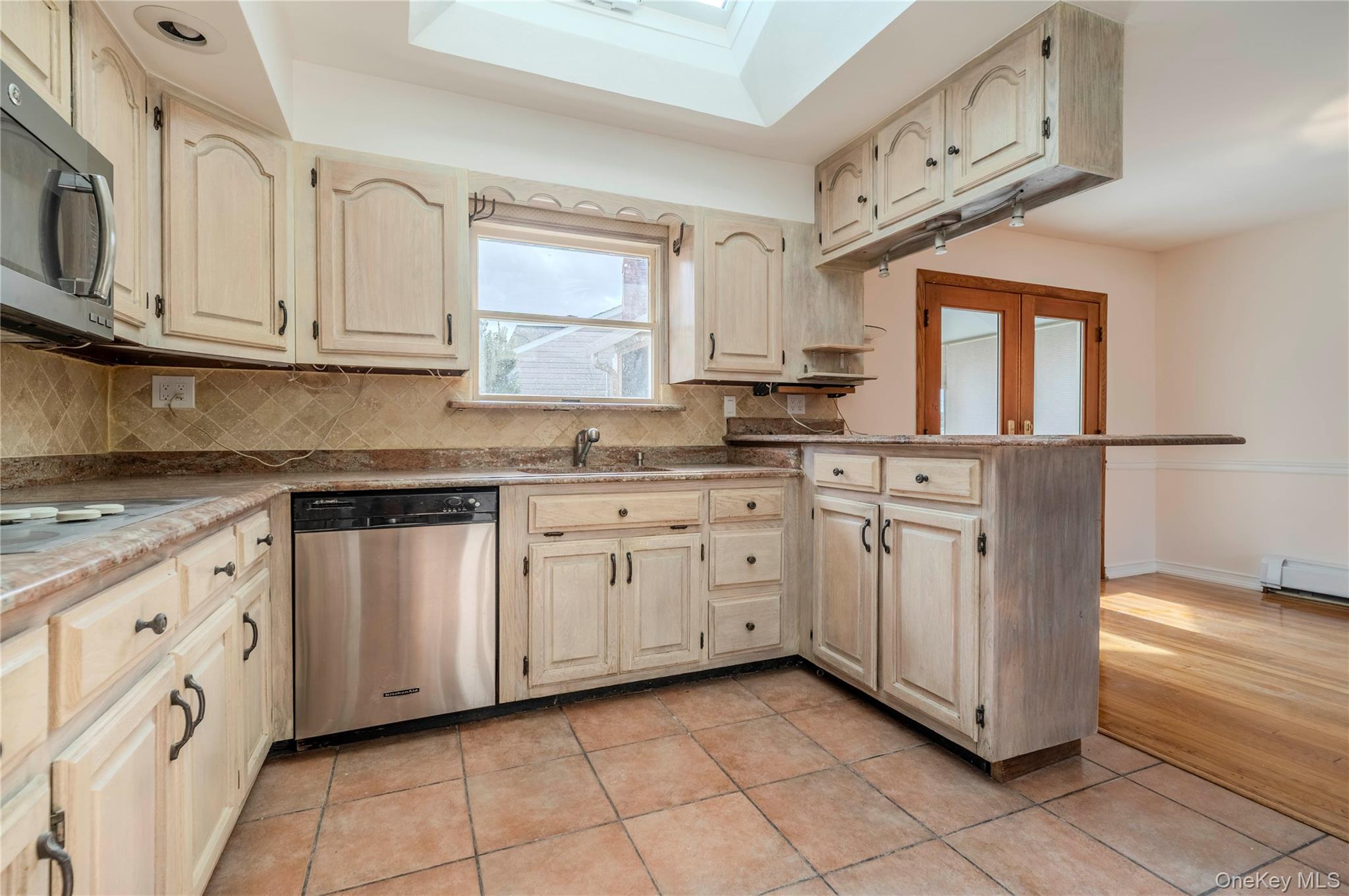 15 Albany Street, Hicksville, NY 11801