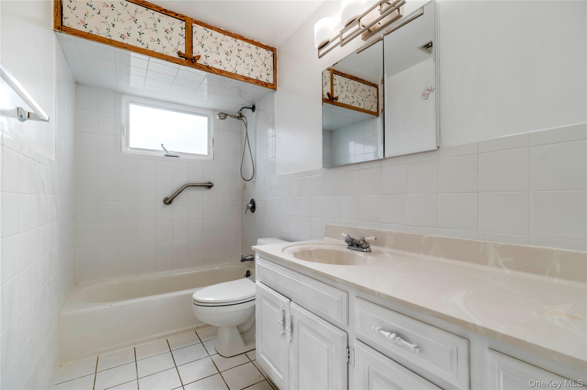 15 Albany Street, Hicksville, NY 11801