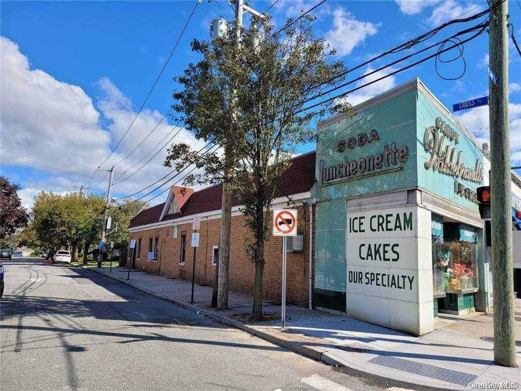 84 Hillside Avenue, Williston Park, NY 11596