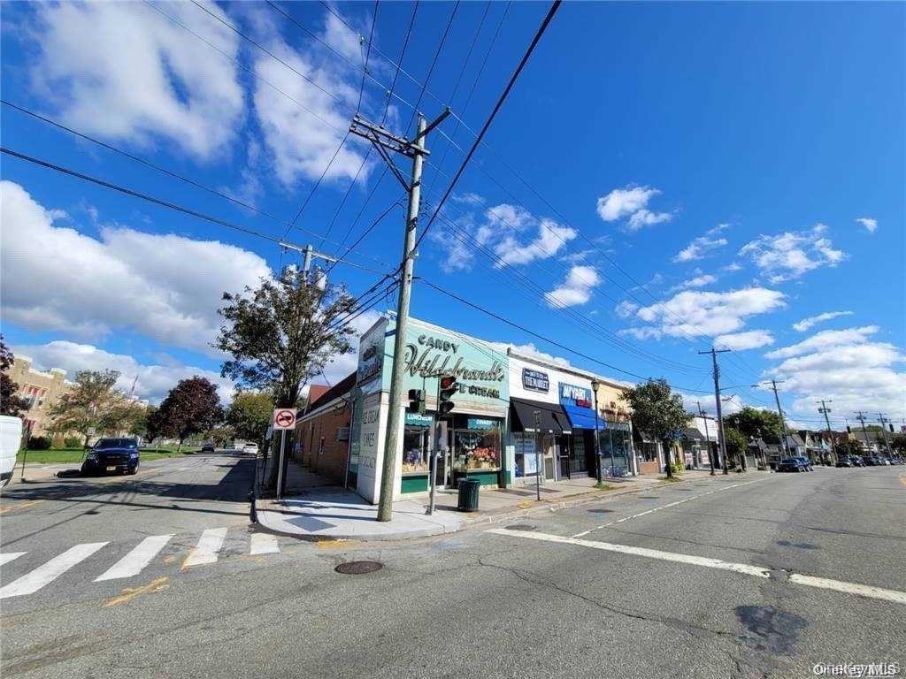 84 Hillside Avenue, Williston Park, NY 11596