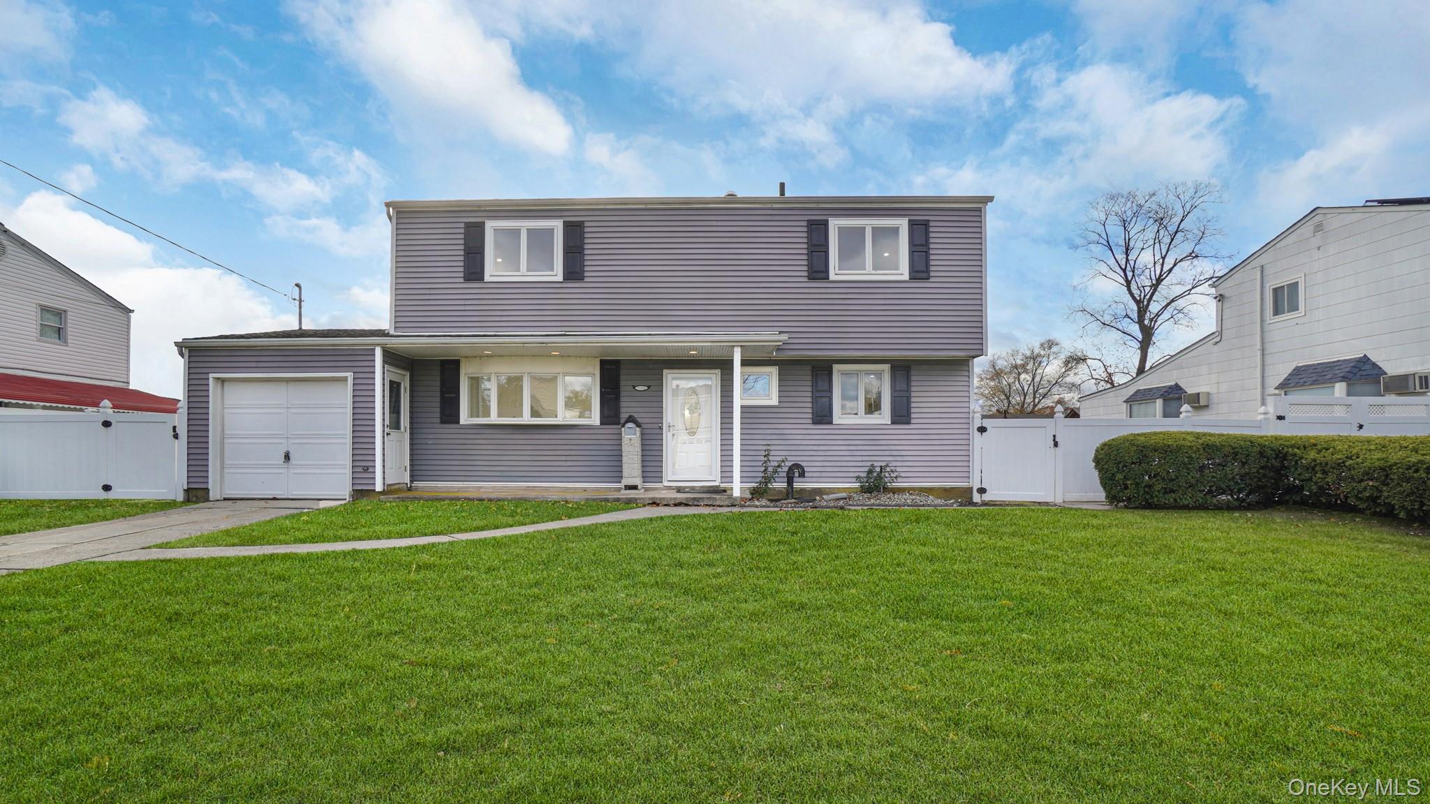 300 W 21st Street, Deer Park, NY 11729