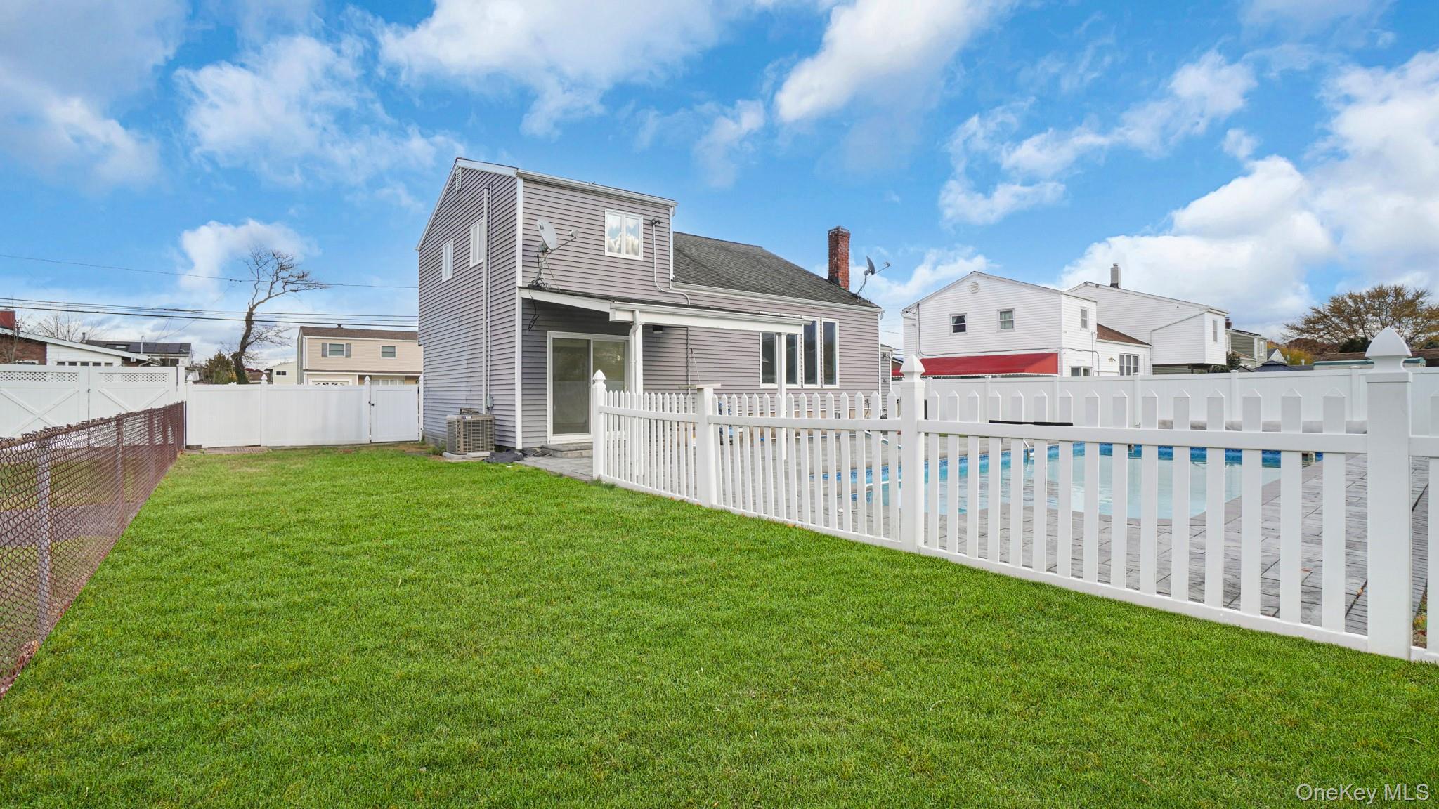 300 W 21st Street, Deer Park, NY 11729