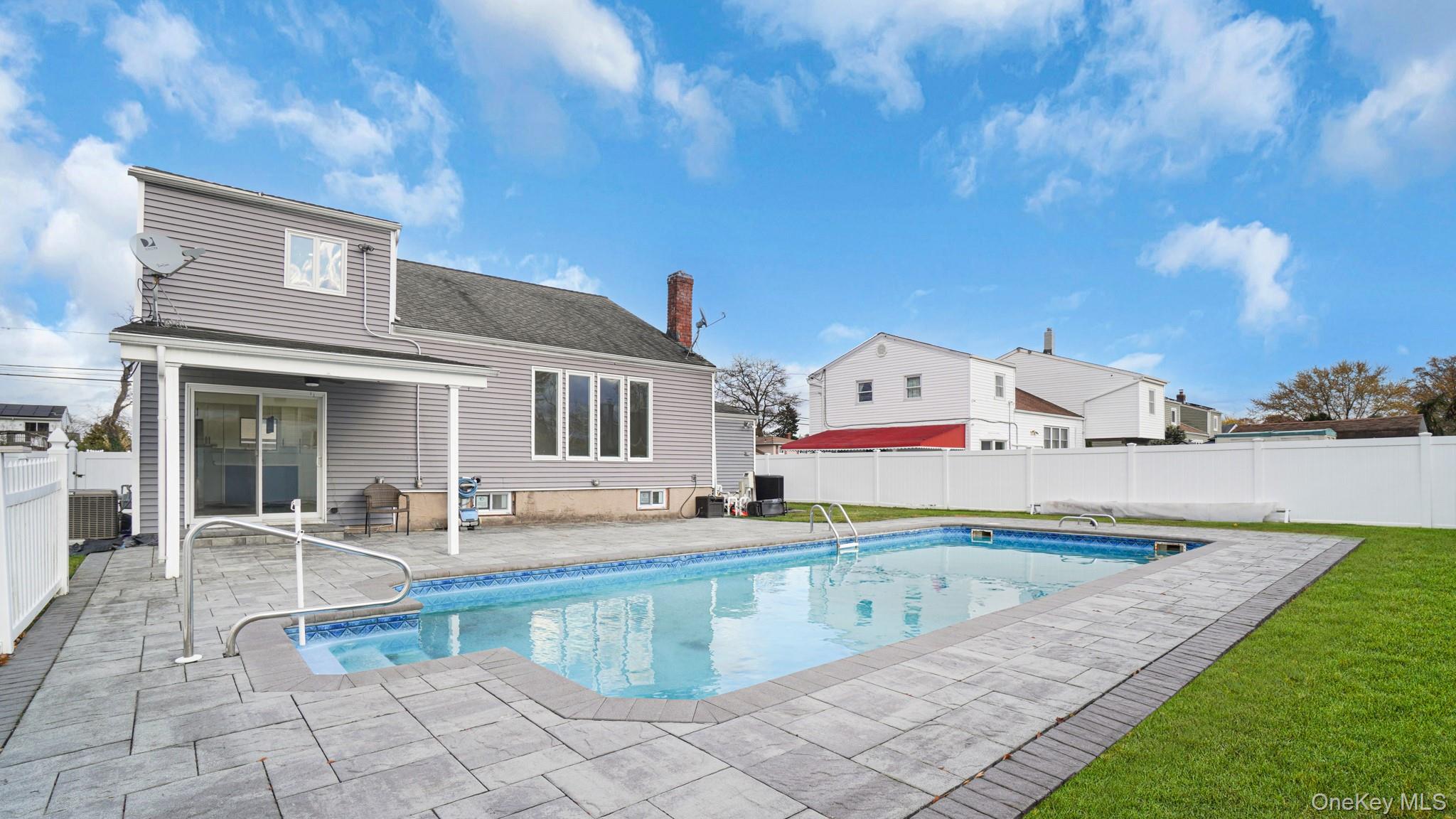 300 W 21st Street, Deer Park, NY 11729