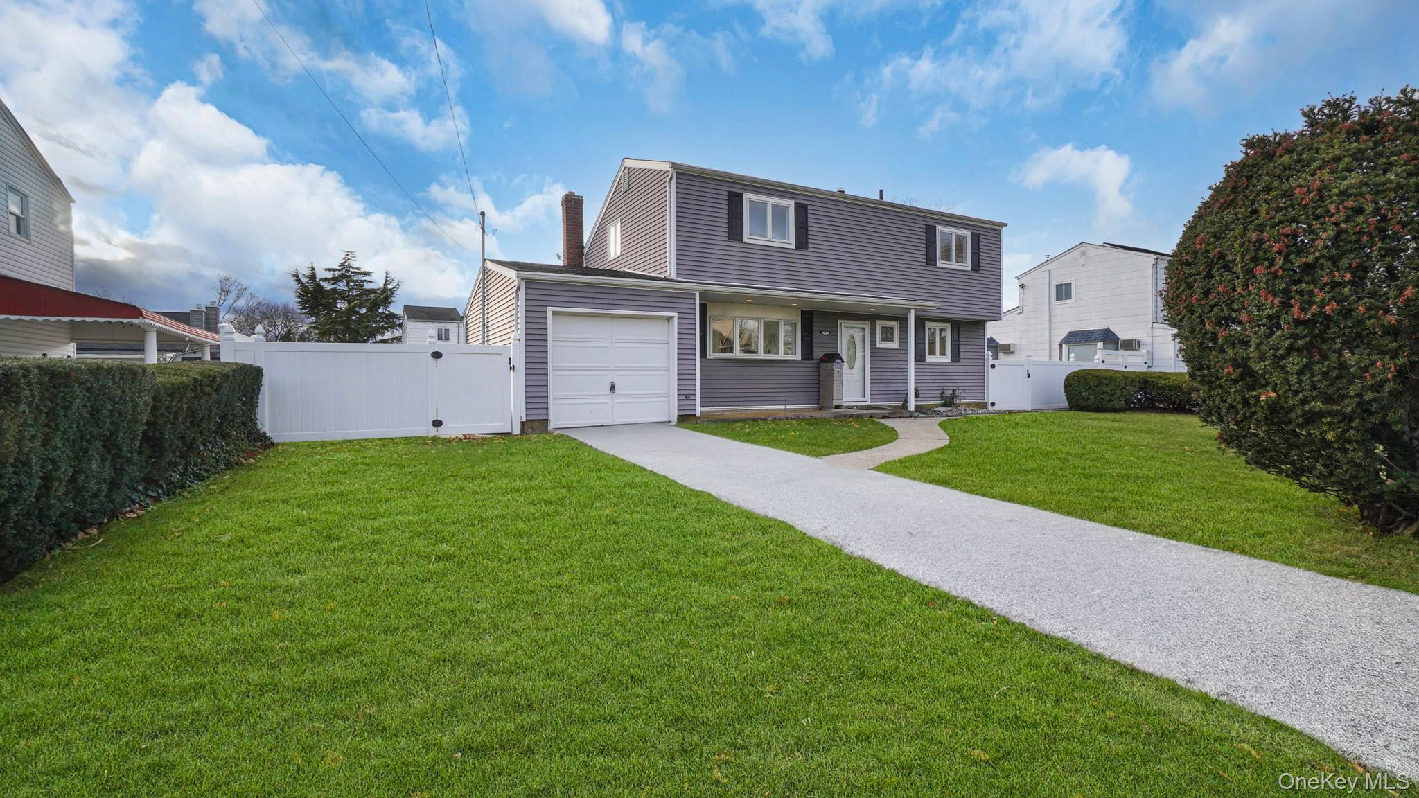 300 W 21st Street, Deer Park, NY 11729