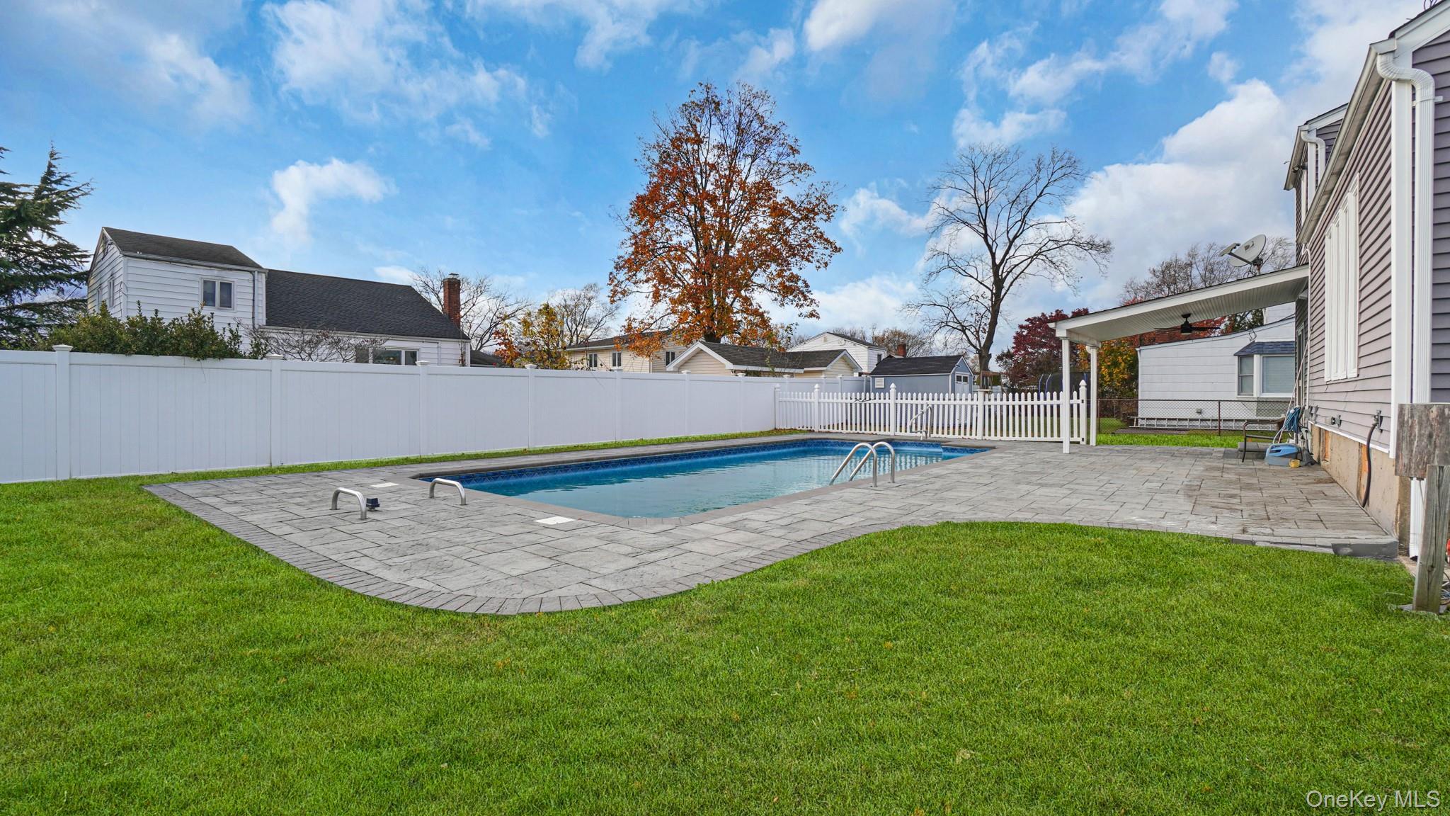 300 W 21st Street, Deer Park, NY 11729