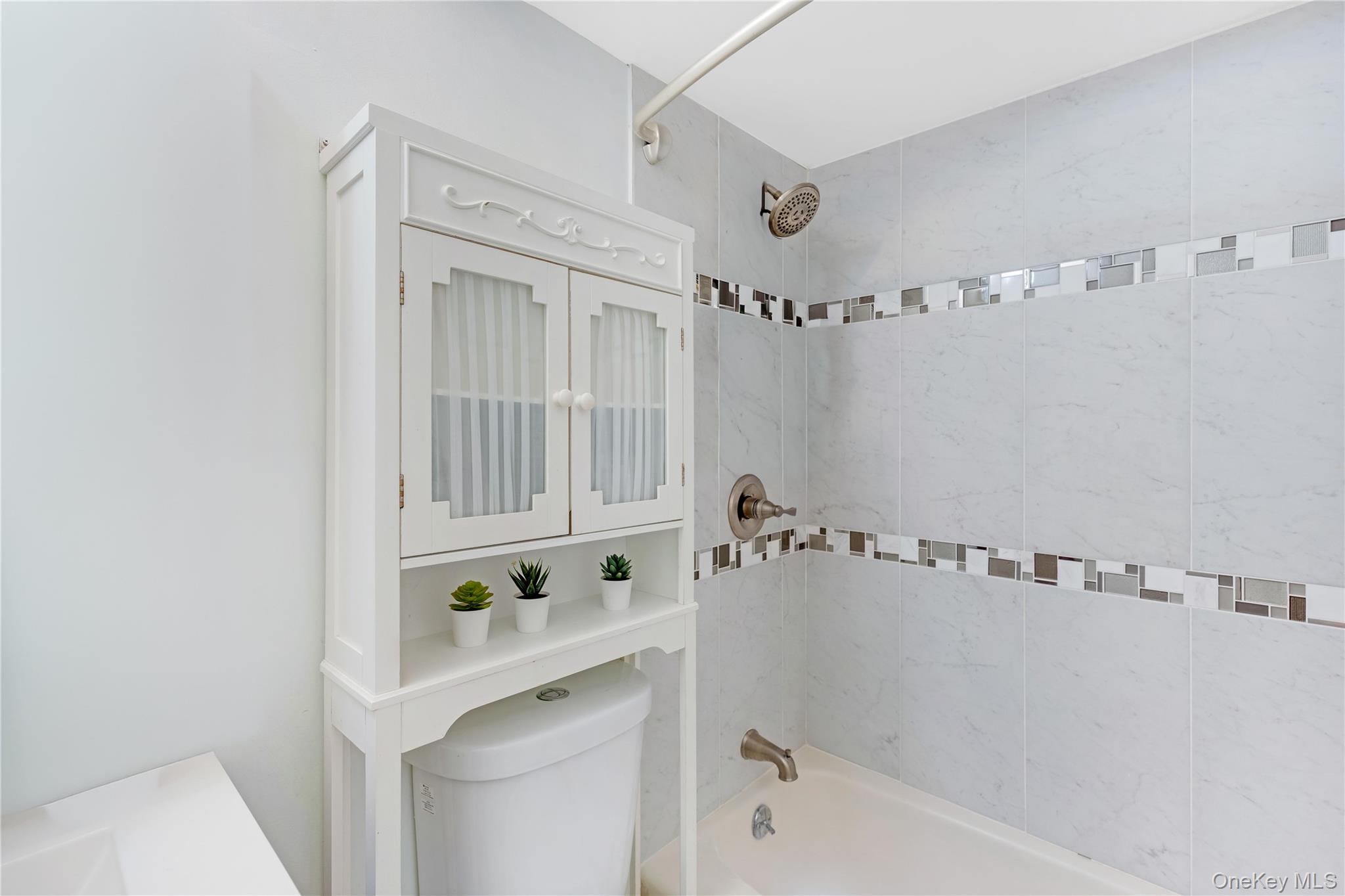 17A Gregory Lane, Staten Island, NY 10314