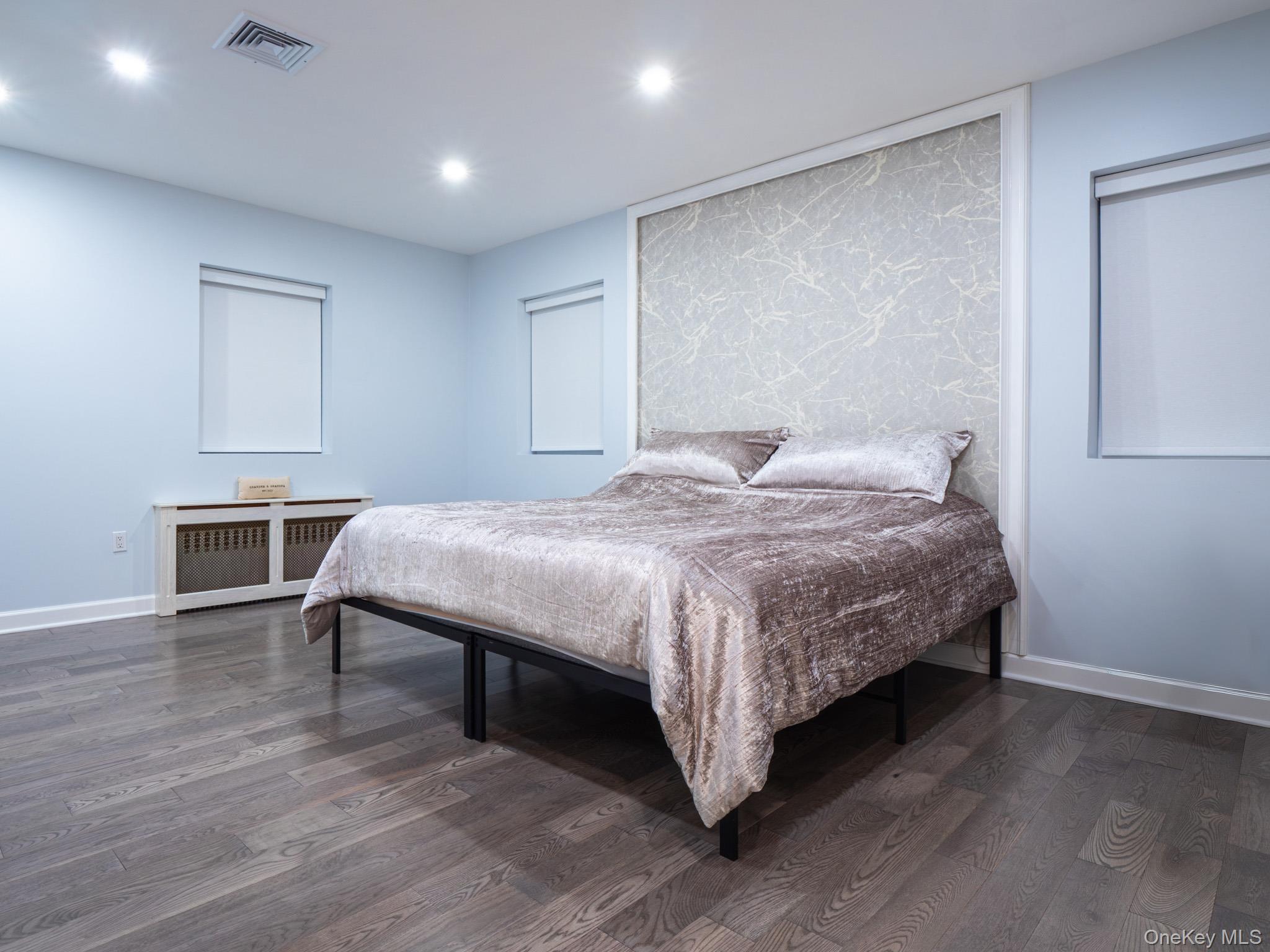 6501 110th Street, Forest Hills, NY 11375