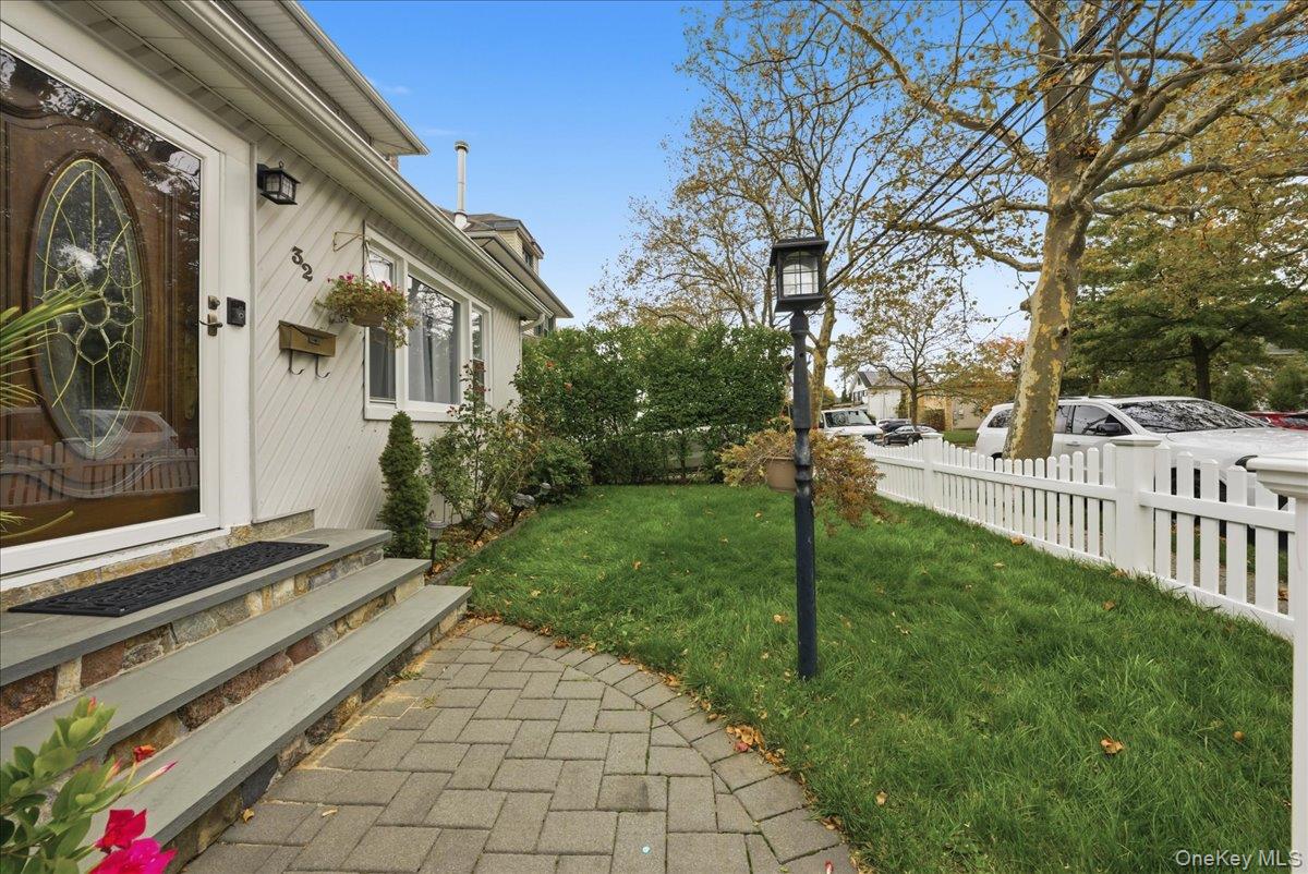 32 Franklin Avenue, Lynbrook, NY 11563