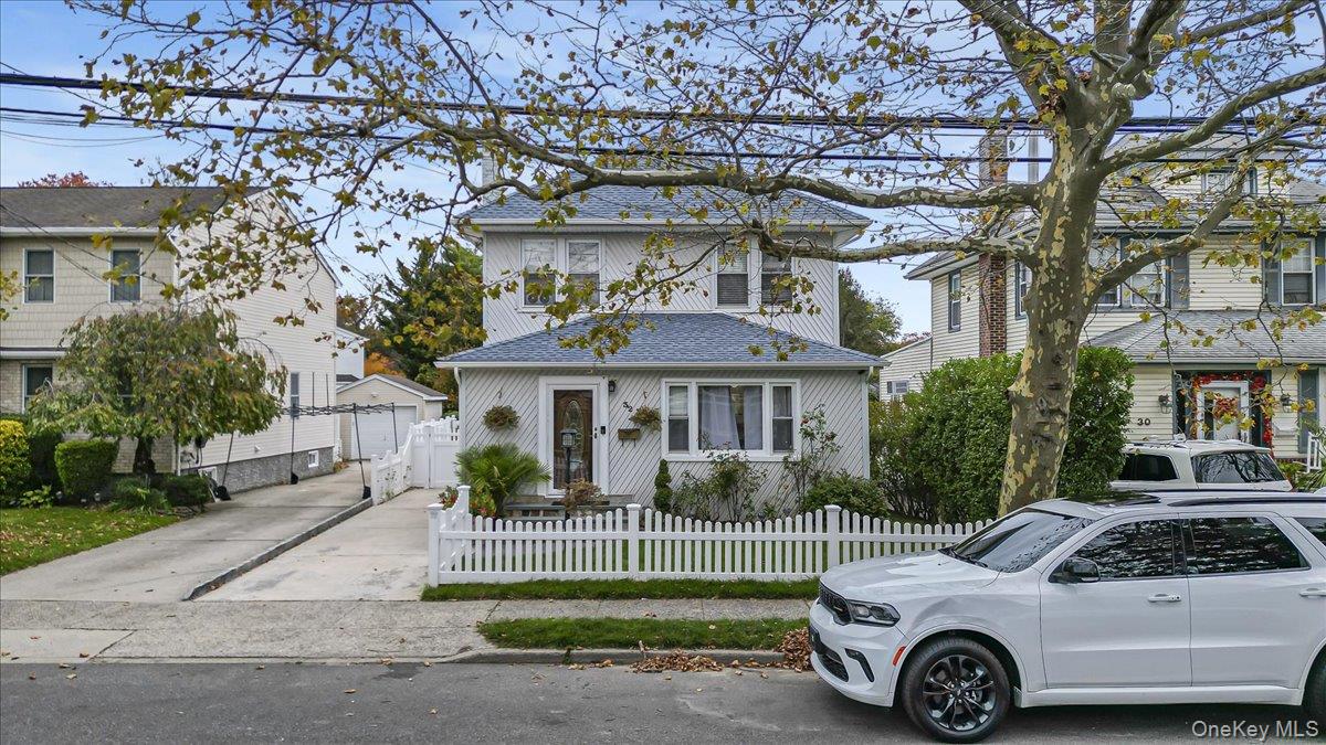 32 Franklin Avenue, Lynbrook, NY 11563