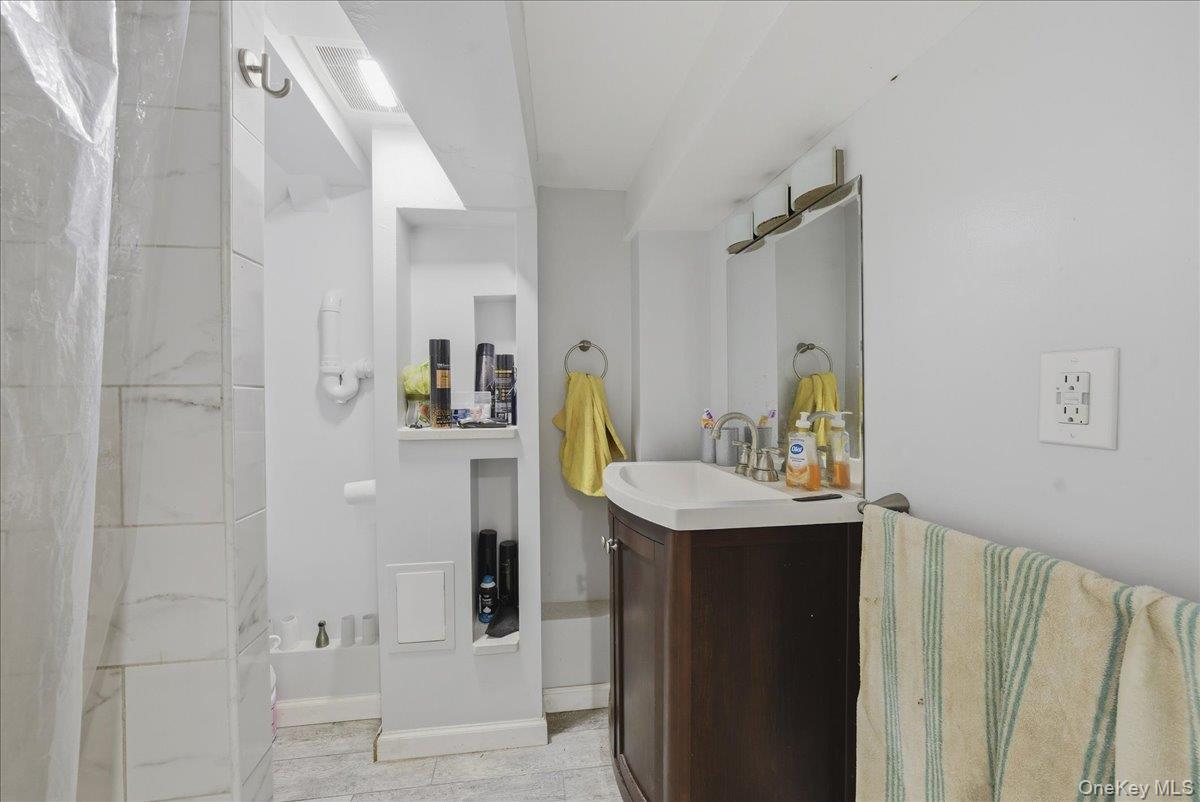 32 Franklin Avenue, Lynbrook, NY 11563