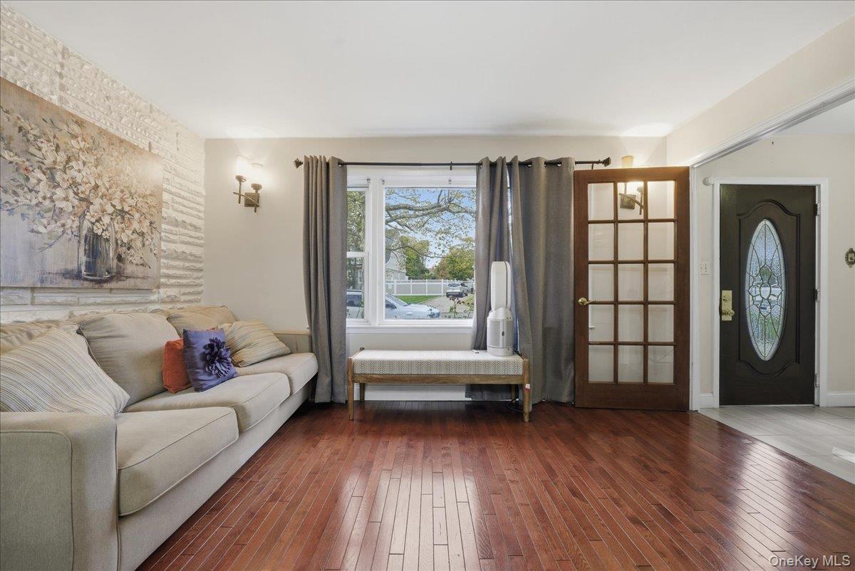 32 Franklin Avenue, Lynbrook, NY 11563