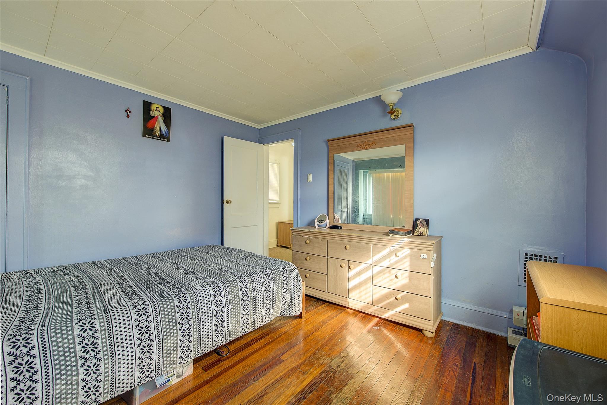 89-57 218 Street, Queens Village, NY 11428