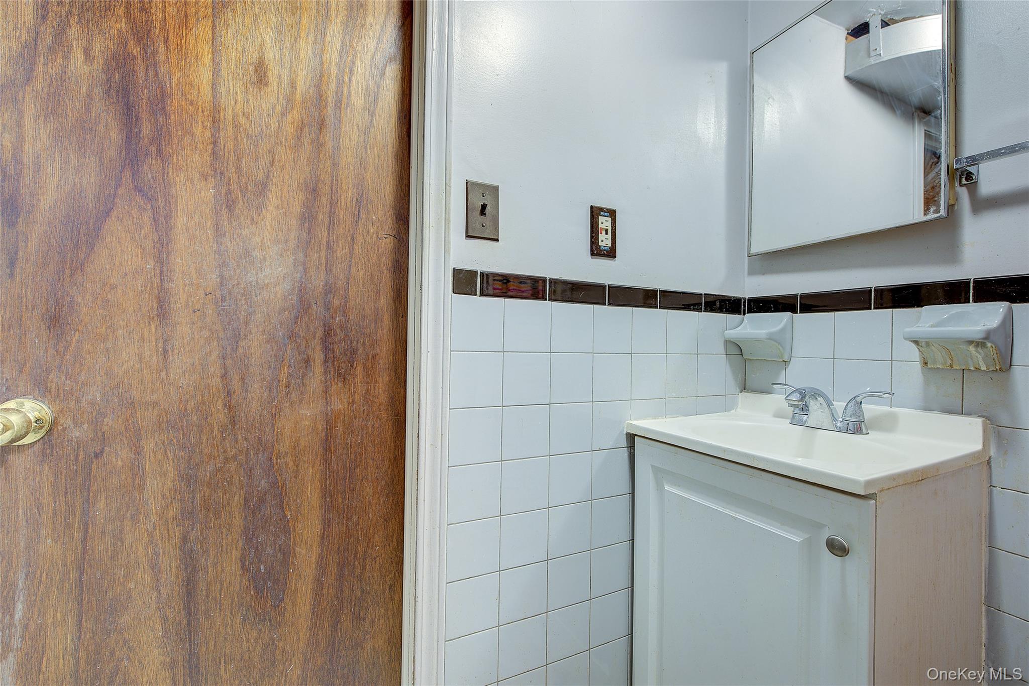 89-57 218 Street, Queens Village, NY 11428