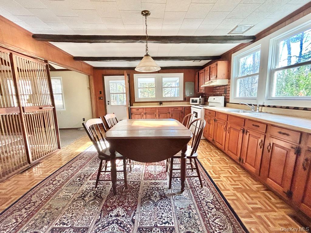 335 Tempaloni Rd, Spring Glen, NY 12483