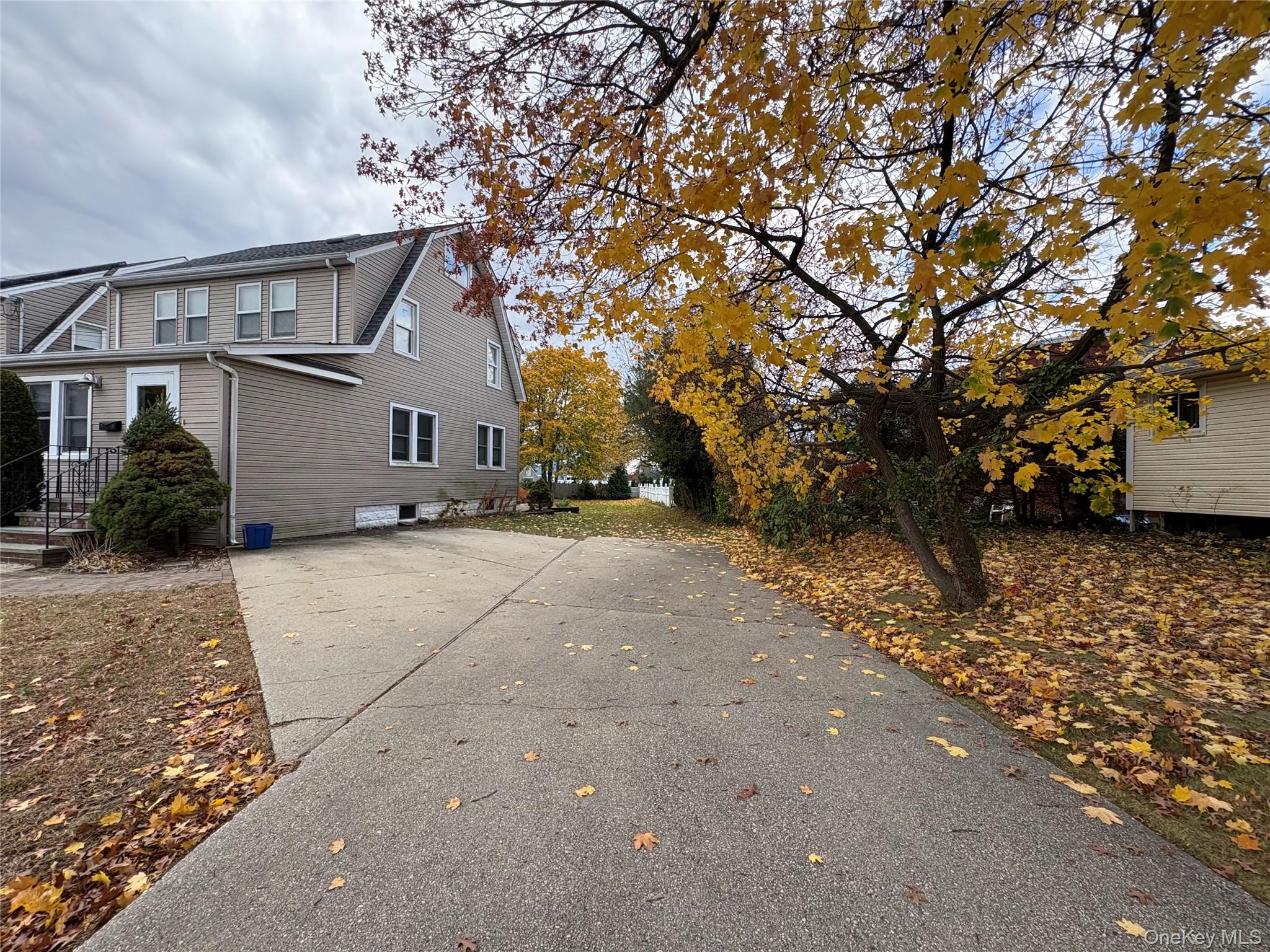 3 Brookwood Street, Glen Head, NY 11545