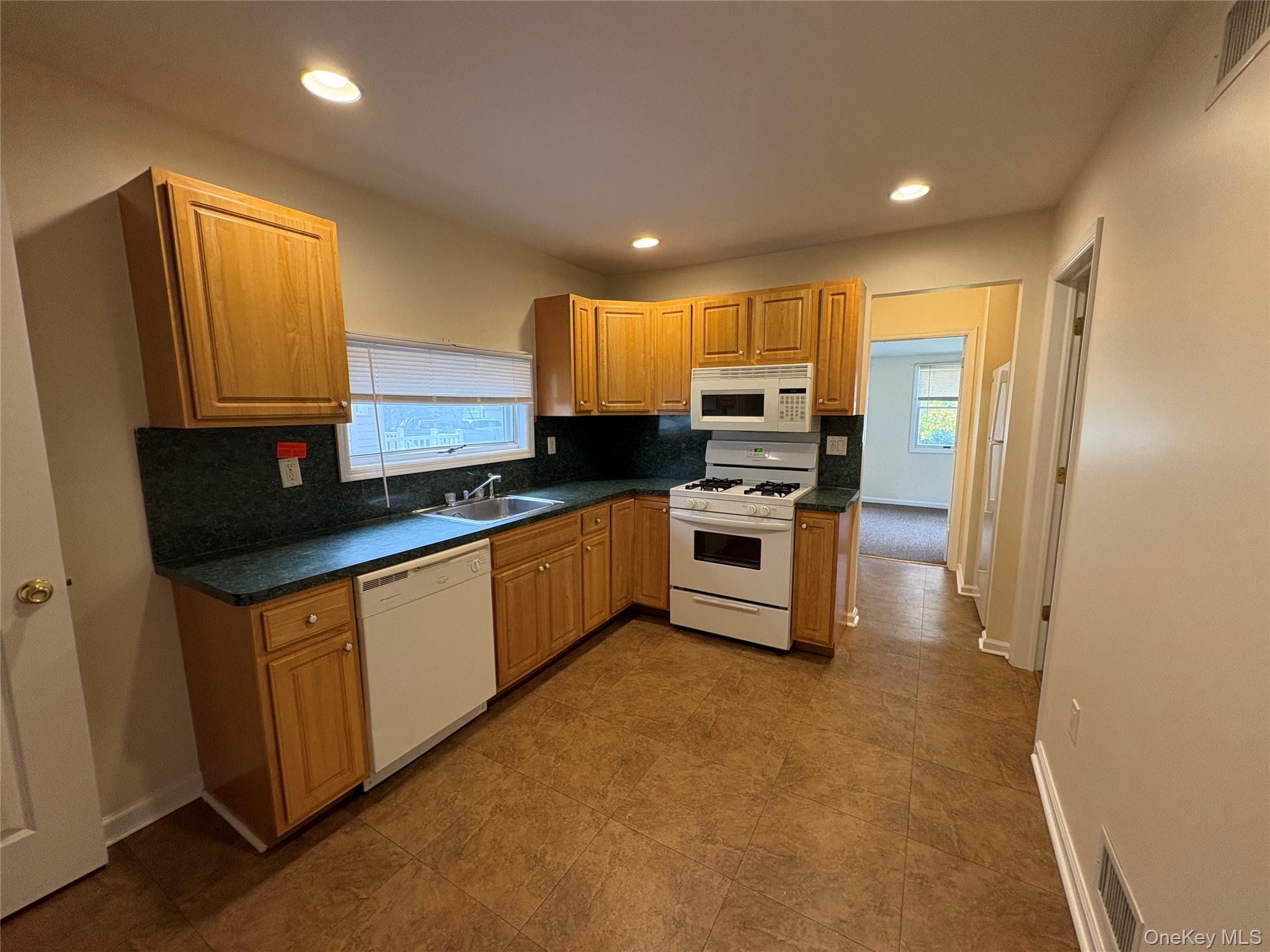 3 Brookwood Street, Glen Head, NY 11545