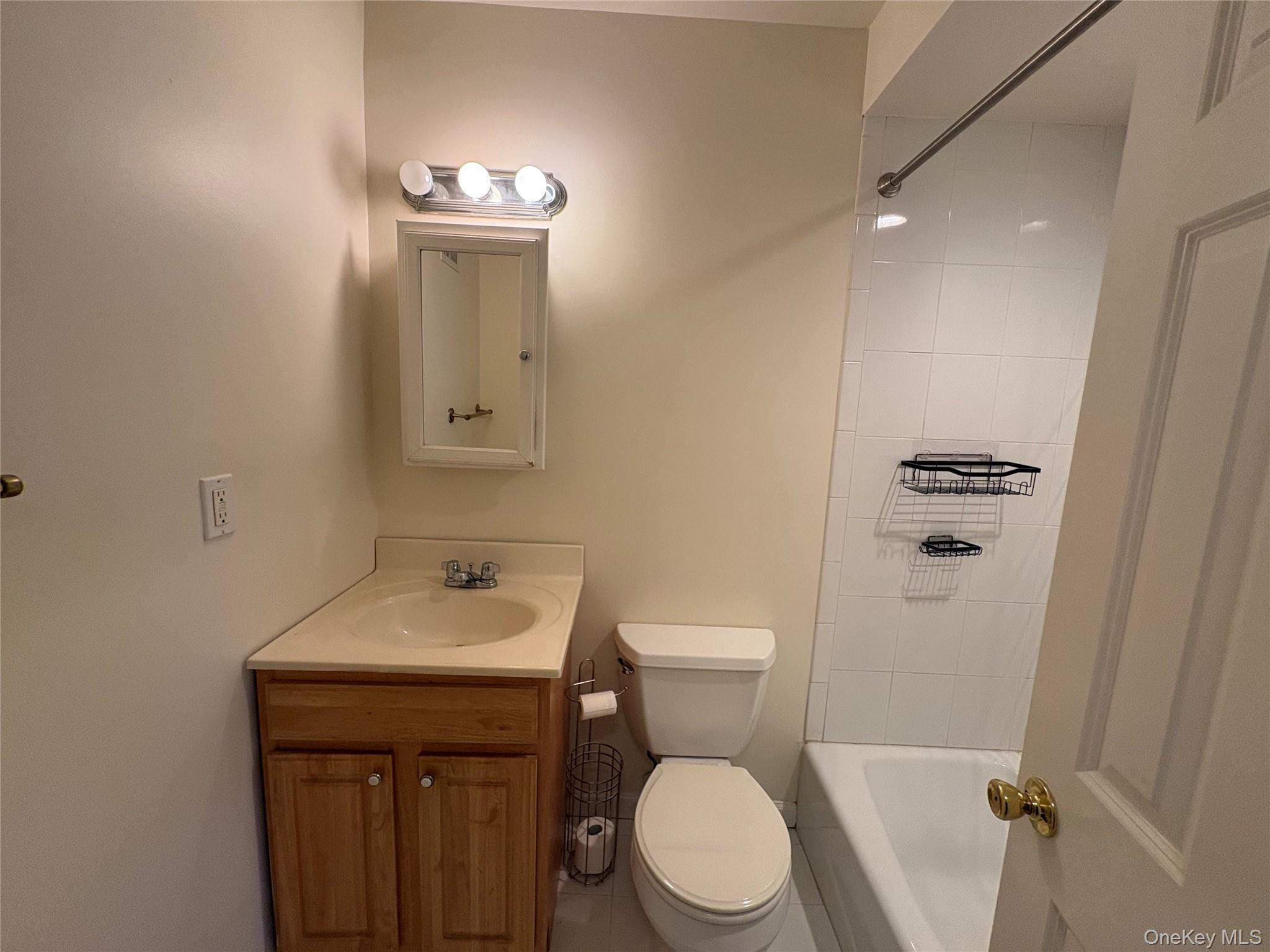 3 Brookwood Street, Glen Head, NY 11545