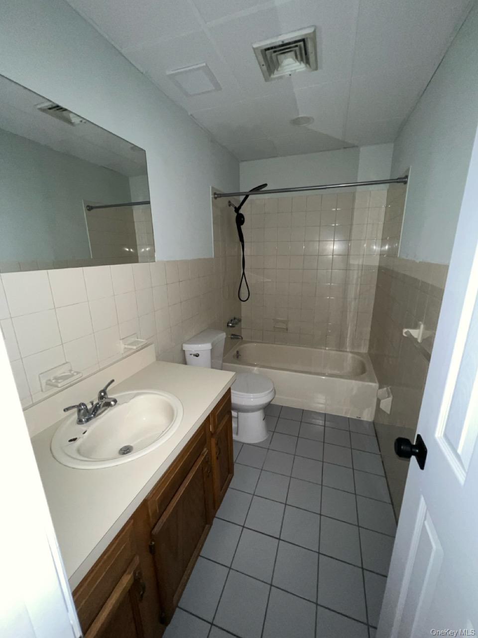 308 Maple Avenue # 5, Westbury, NY 11590