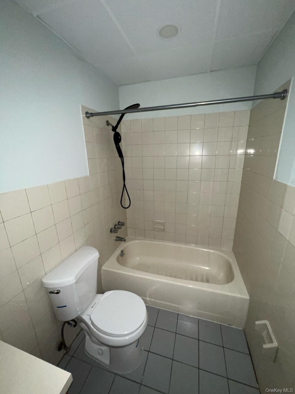 308 Maple Avenue # 5, Westbury, NY 11590