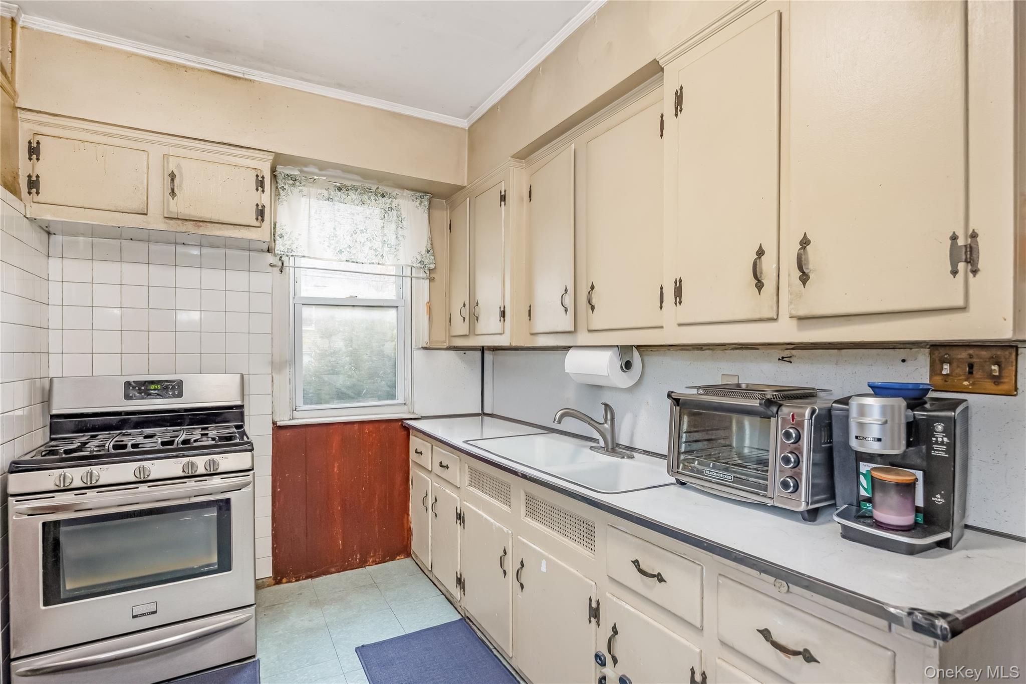 53-13 Seabury Street, Elmhurst, NY 11373