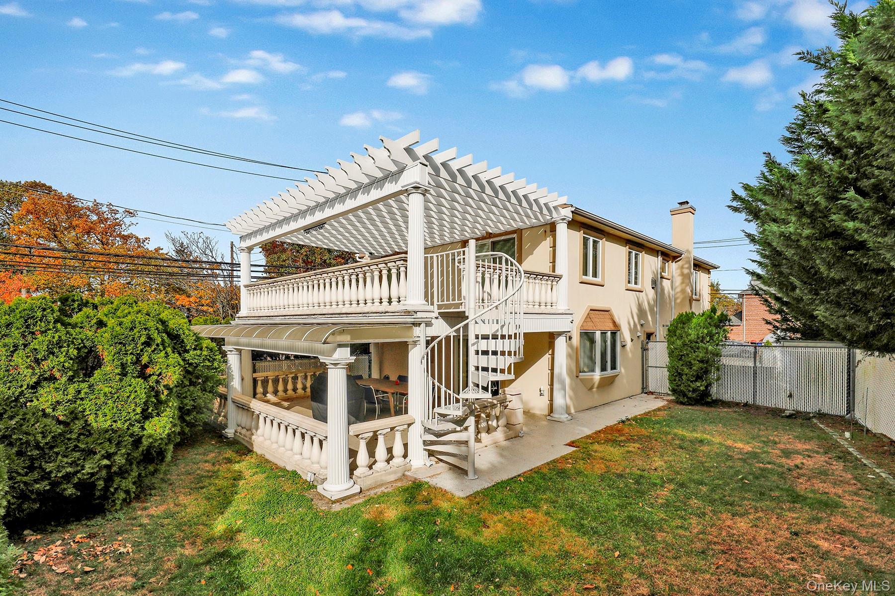 330 Bayville Avenue, Bayville, NY 11709