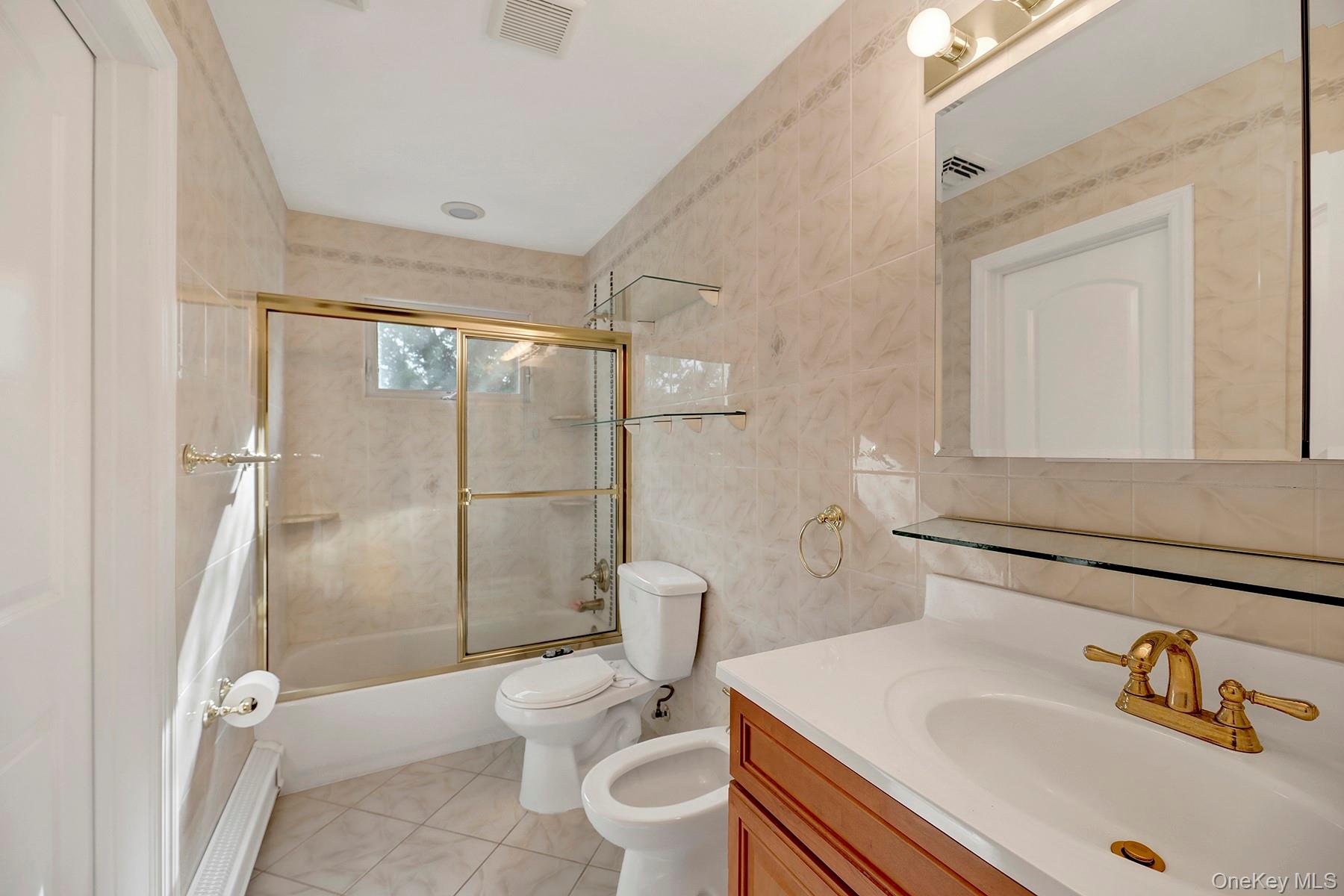 330 Bayville Avenue, Bayville, NY 11709