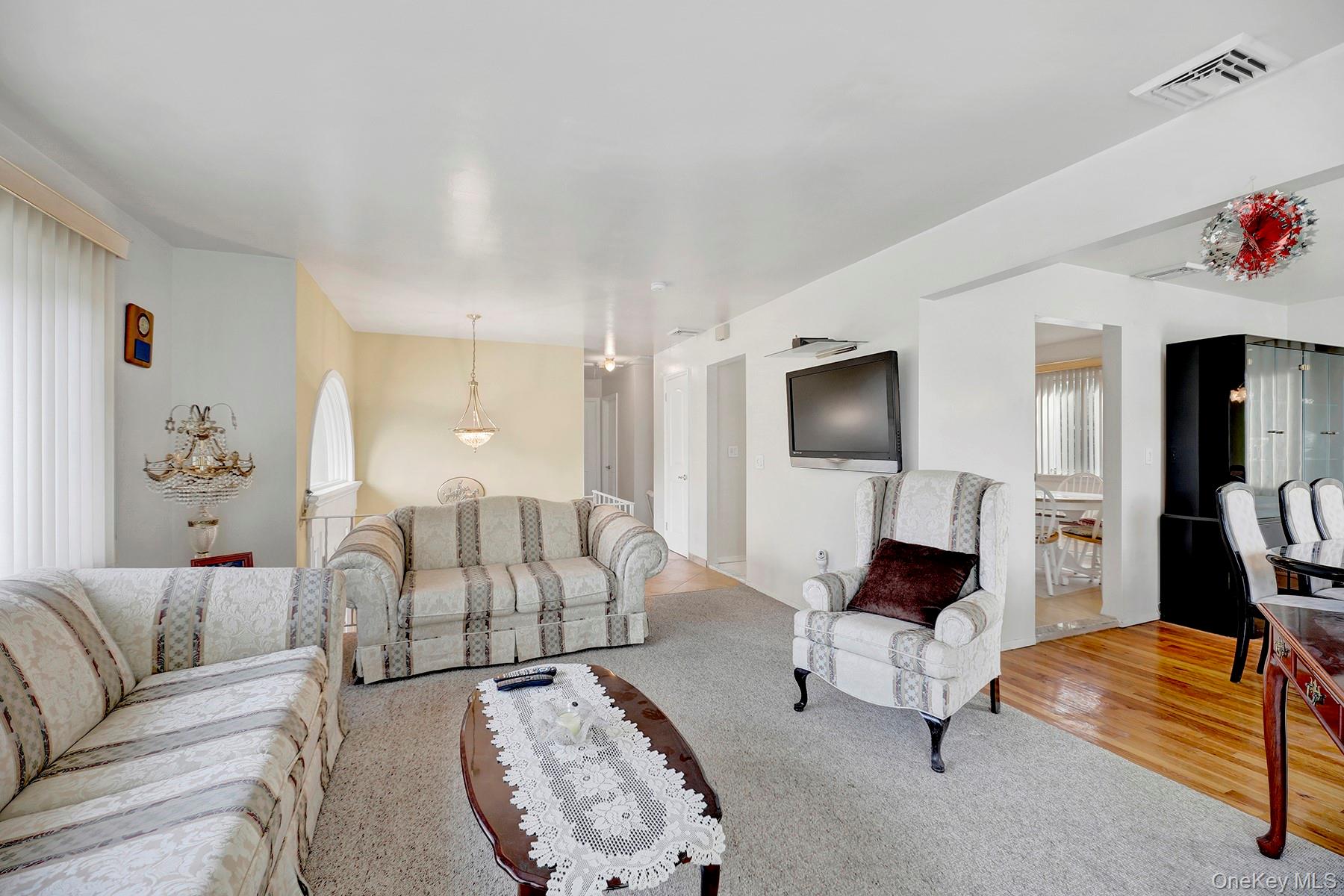 330 Bayville Avenue, Bayville, NY 11709