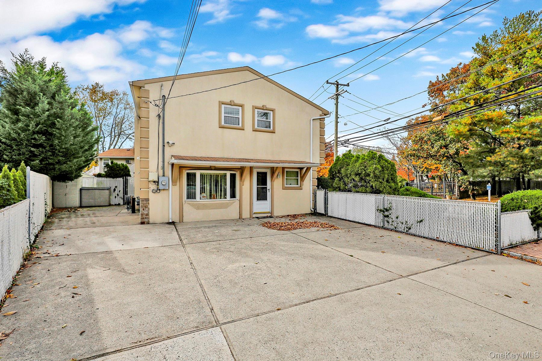 330 Bayville Avenue, Bayville, NY 11709