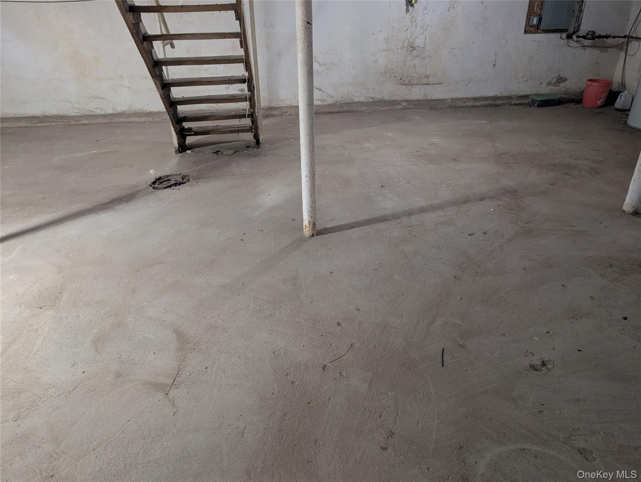 22 Murray Road, Hicksville, NY 11801