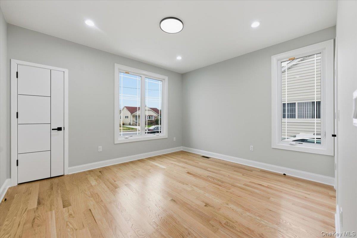 25 Countisbury Avenue, Valley Stream, NY 11580