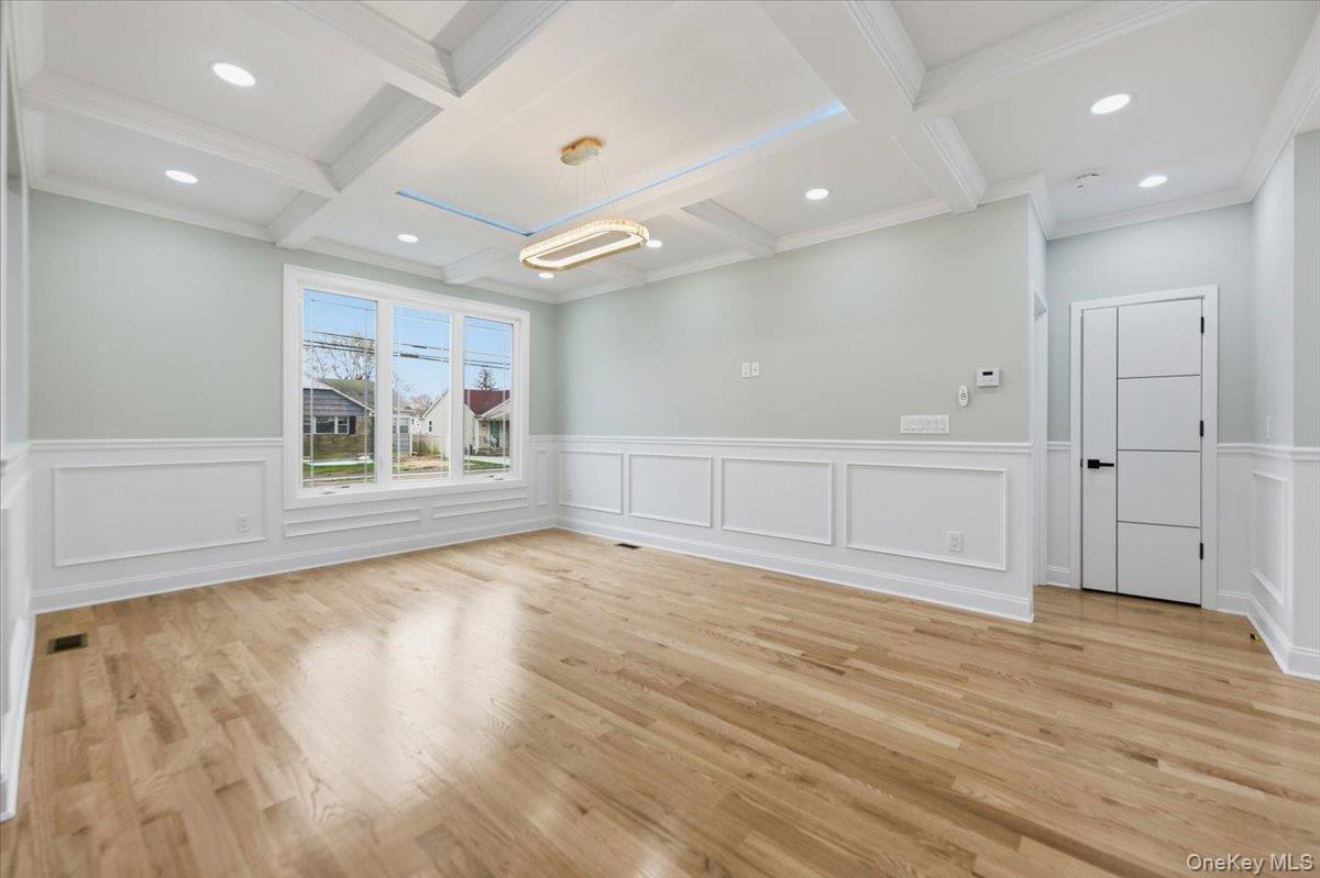 25 Countisbury Avenue, Valley Stream, NY 11580