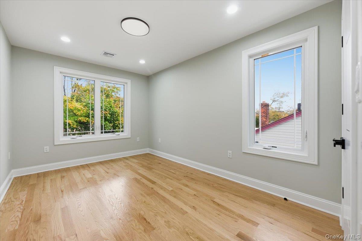 25 Countisbury Avenue, Valley Stream, NY 11580