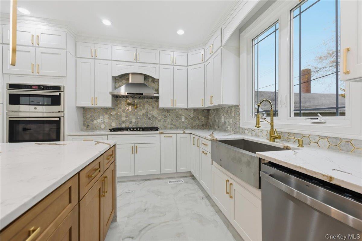 25 Countisbury Avenue, Valley Stream, NY 11580