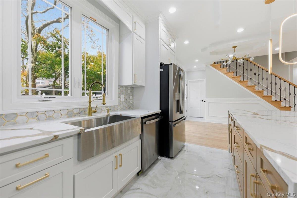 25 Countisbury Avenue, Valley Stream, NY 11580