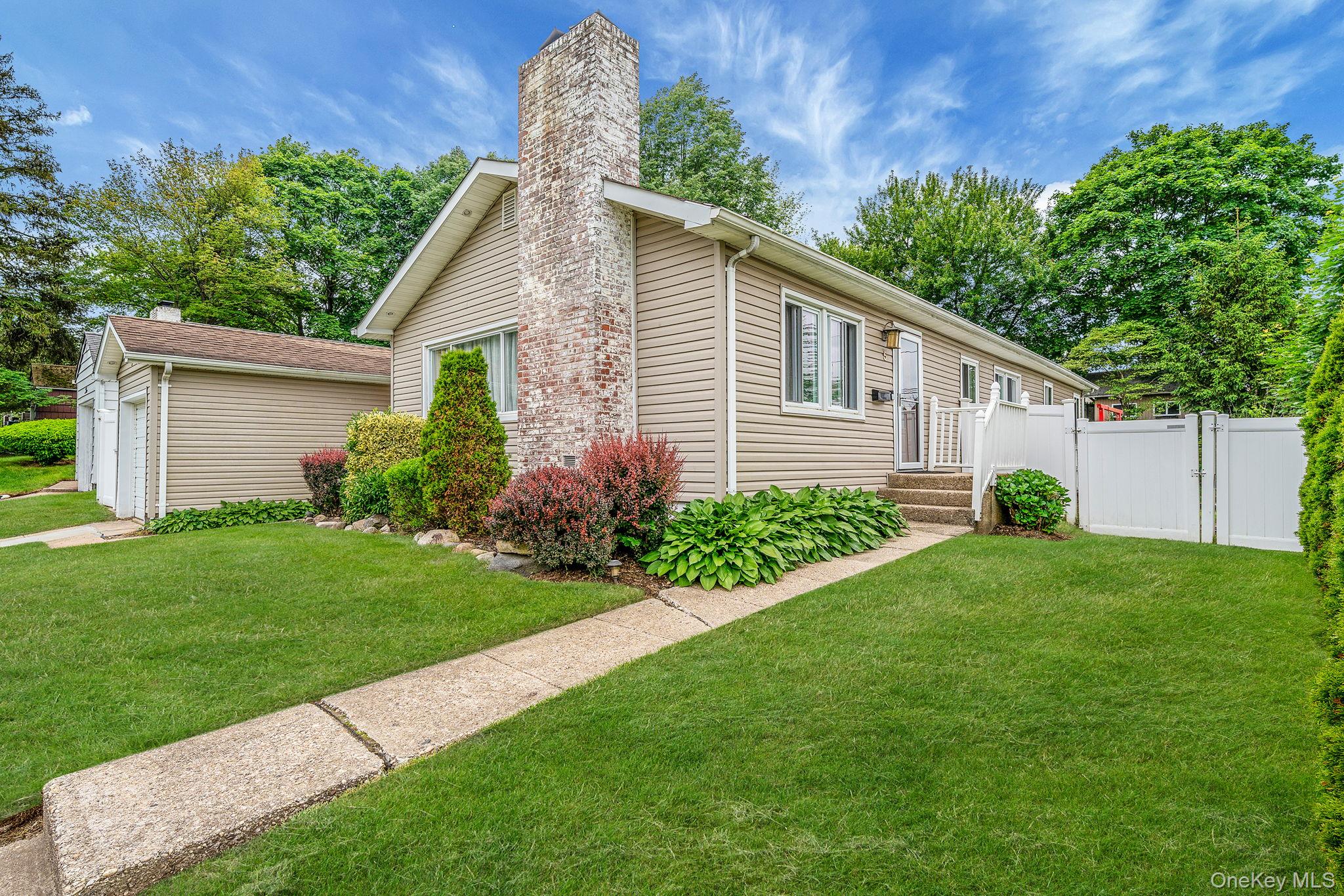 5 Willets Drive, Syosset, NY 11791