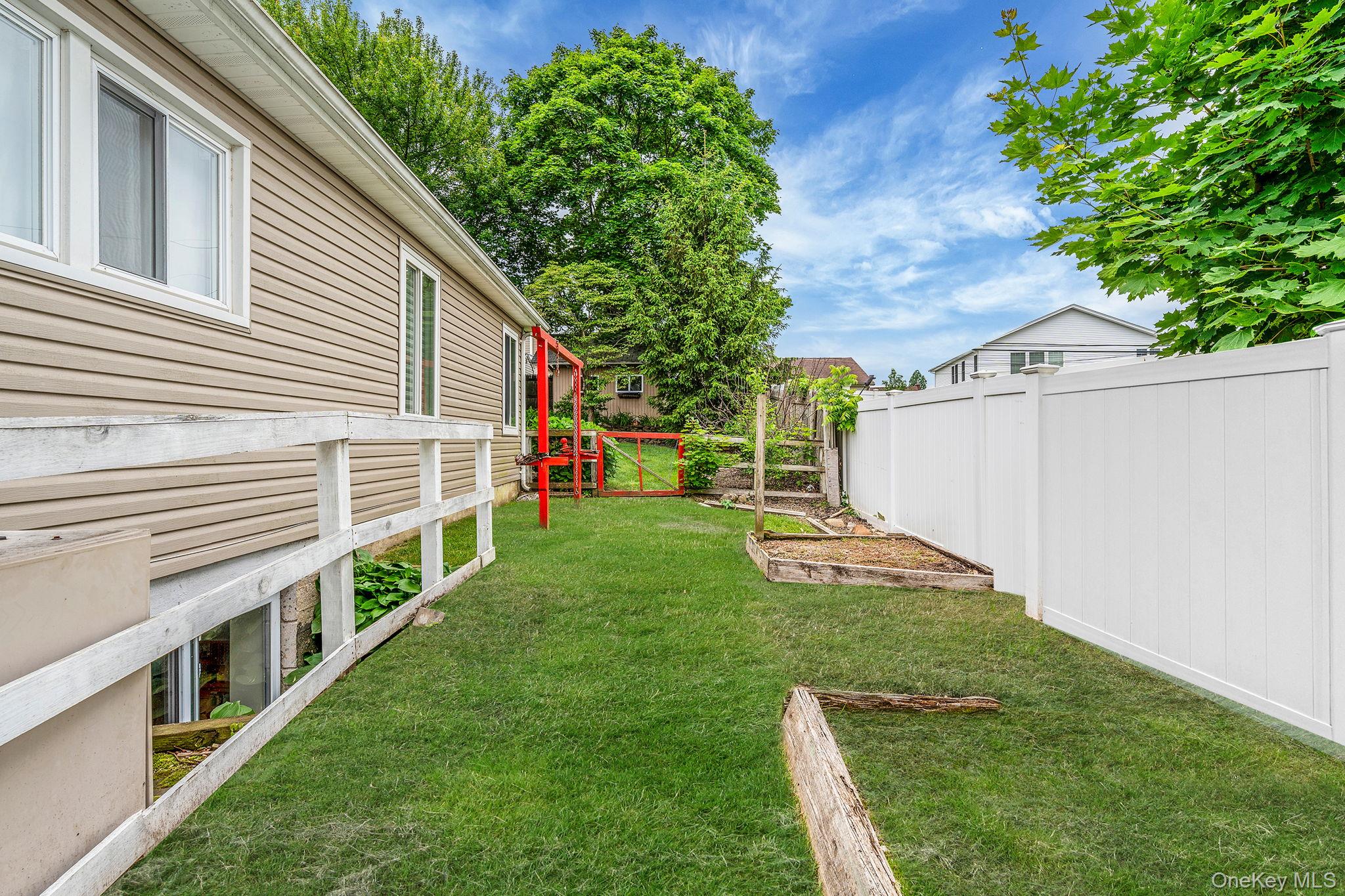 5 Willets Drive, Syosset, NY 11791