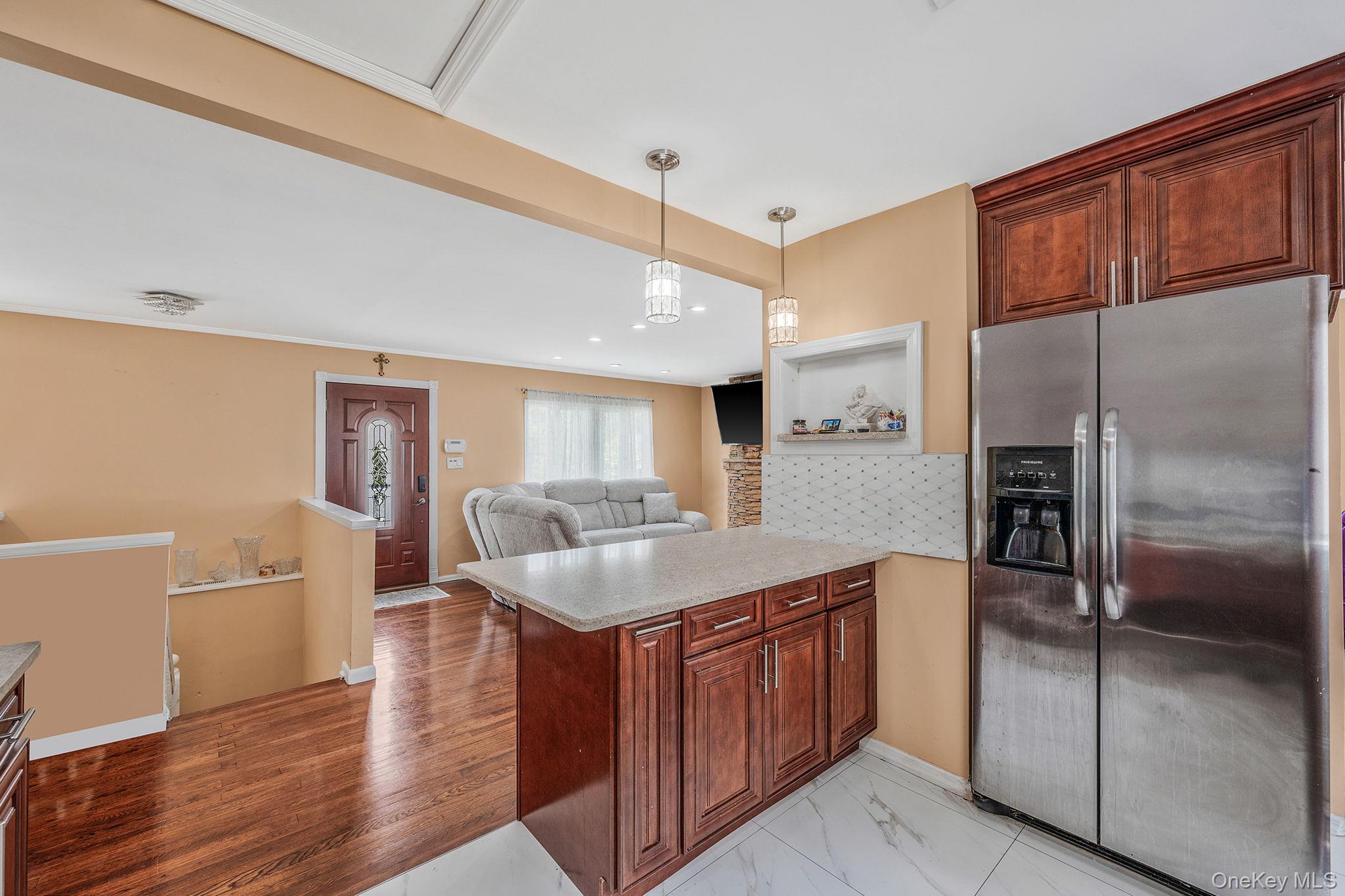 5 Willets Drive, Syosset, NY 11791