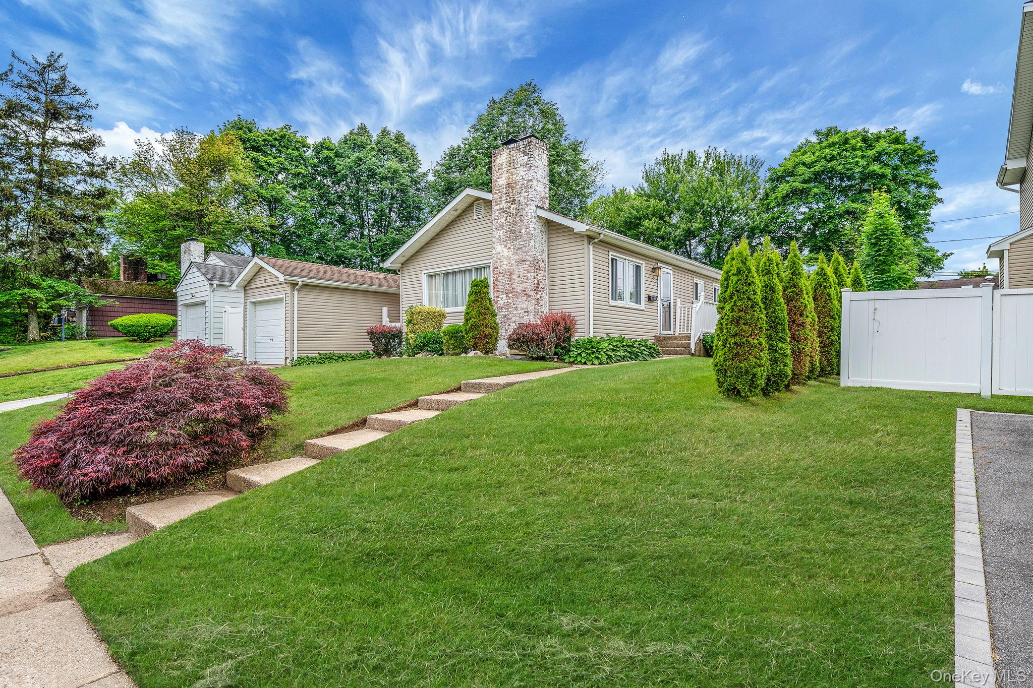 5 Willets Drive, Syosset, NY 11791