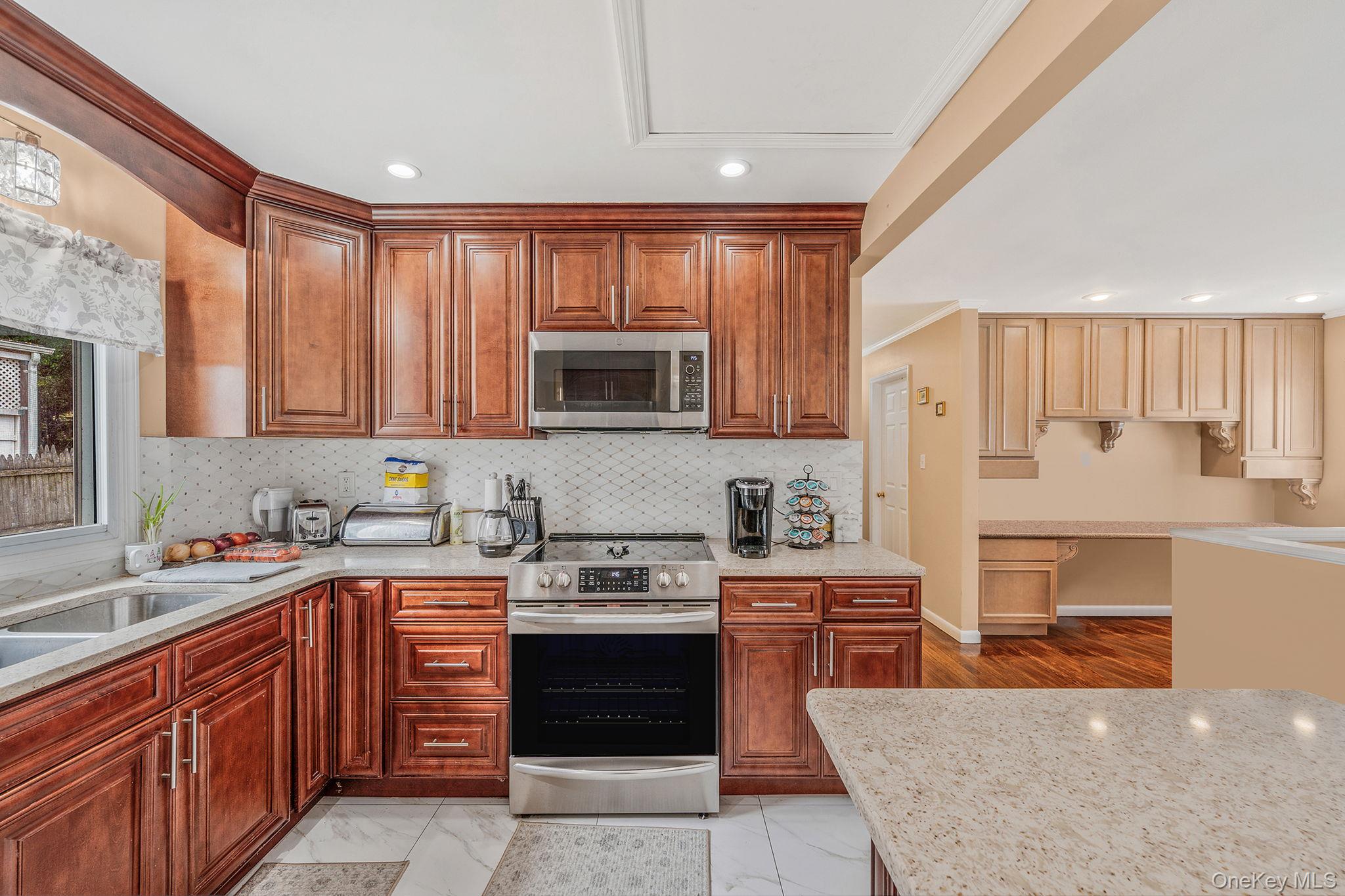 5 Willets Drive, Syosset, NY 11791