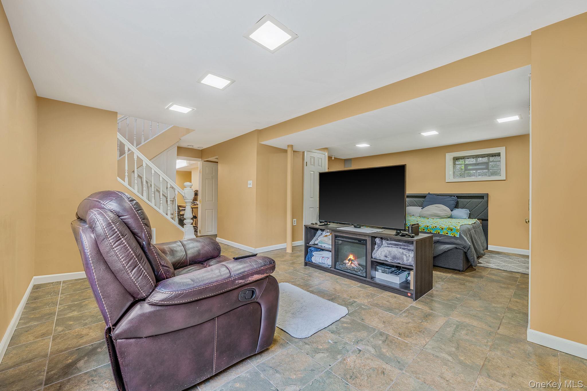 5 Willets Drive, Syosset, NY 11791