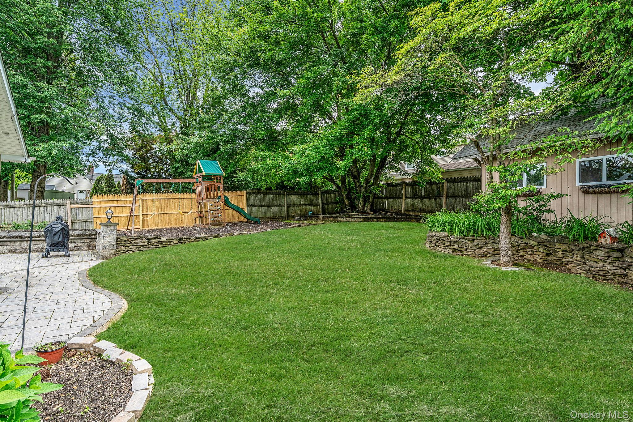 5 Willets Drive, Syosset, NY 11791