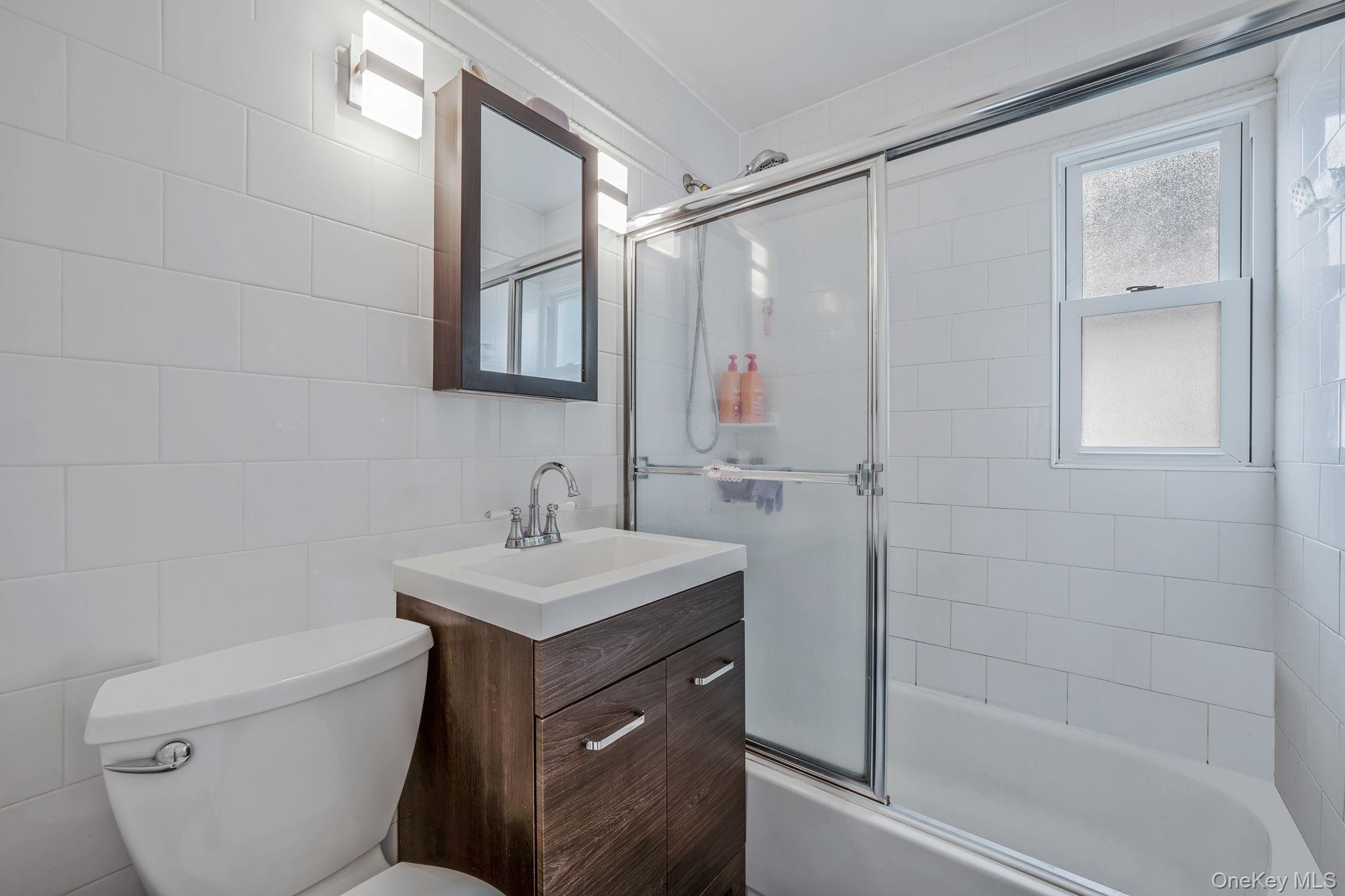 5 Willets Drive, Syosset, NY 11791