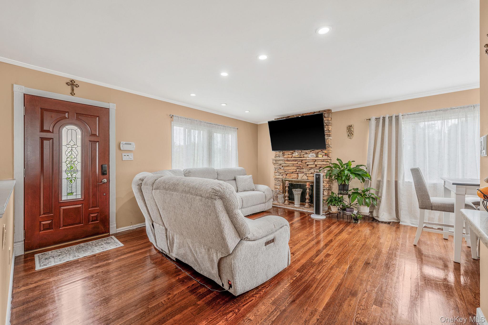 5 Willets Drive, Syosset, NY 11791