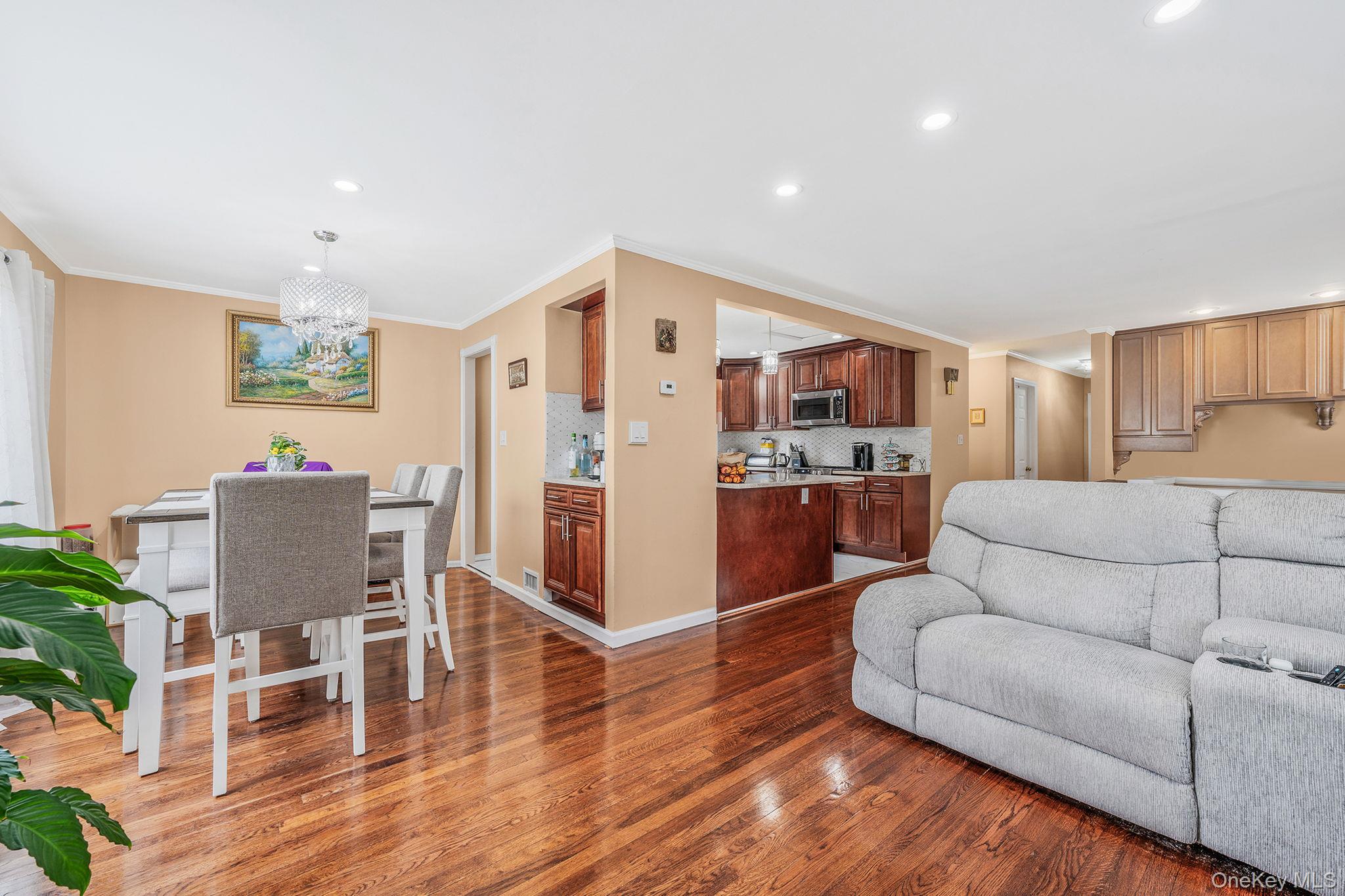 5 Willets Drive, Syosset, NY 11791