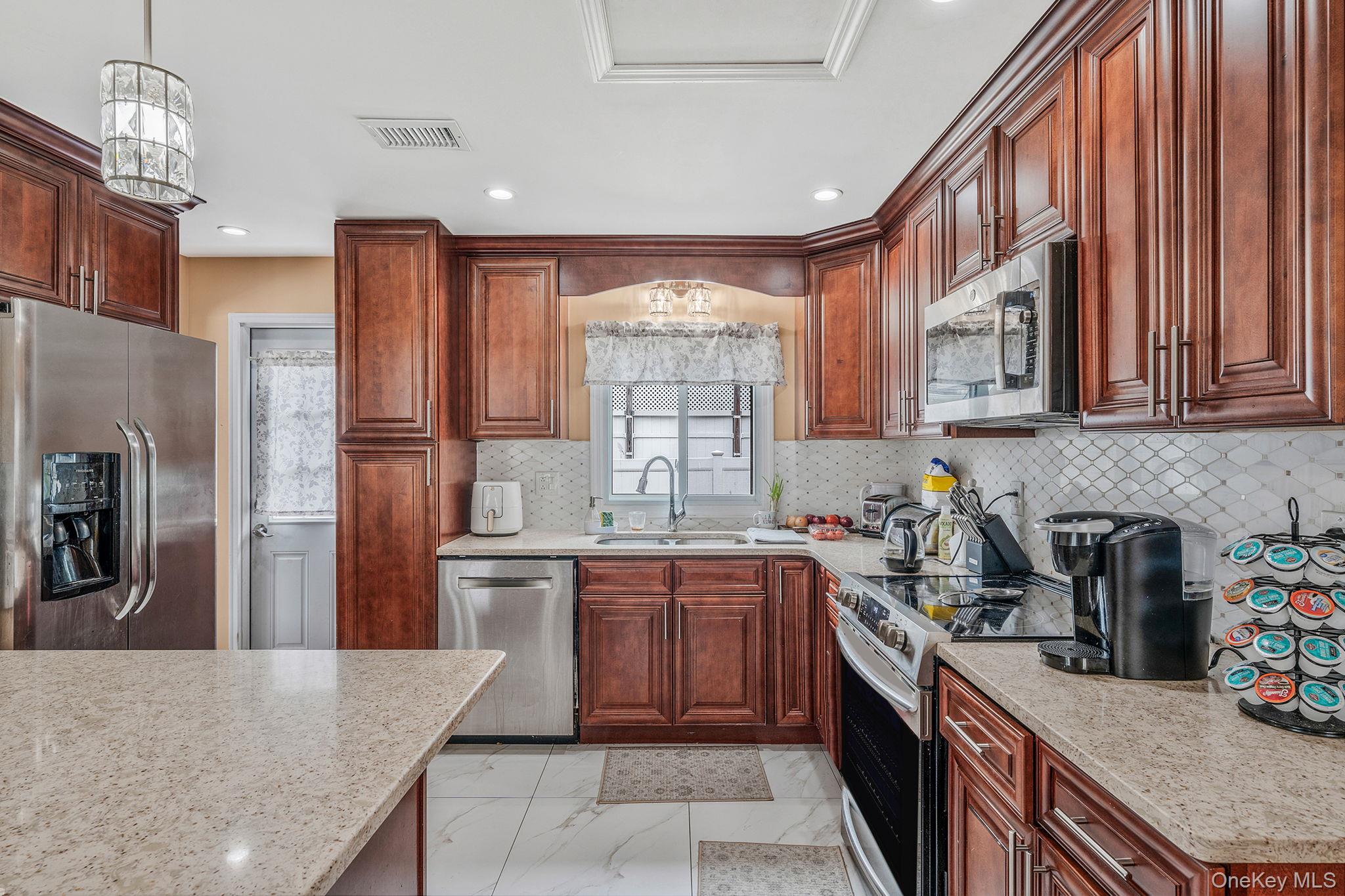 5 Willets Drive, Syosset, NY 11791