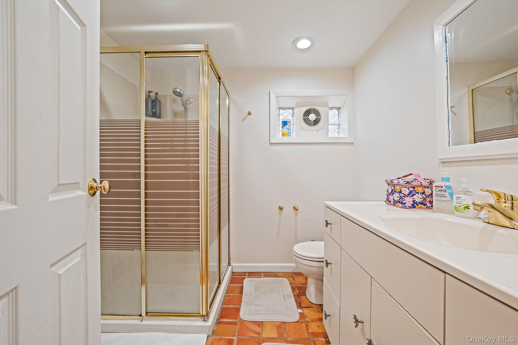 5 Willets Drive, Syosset, NY 11791