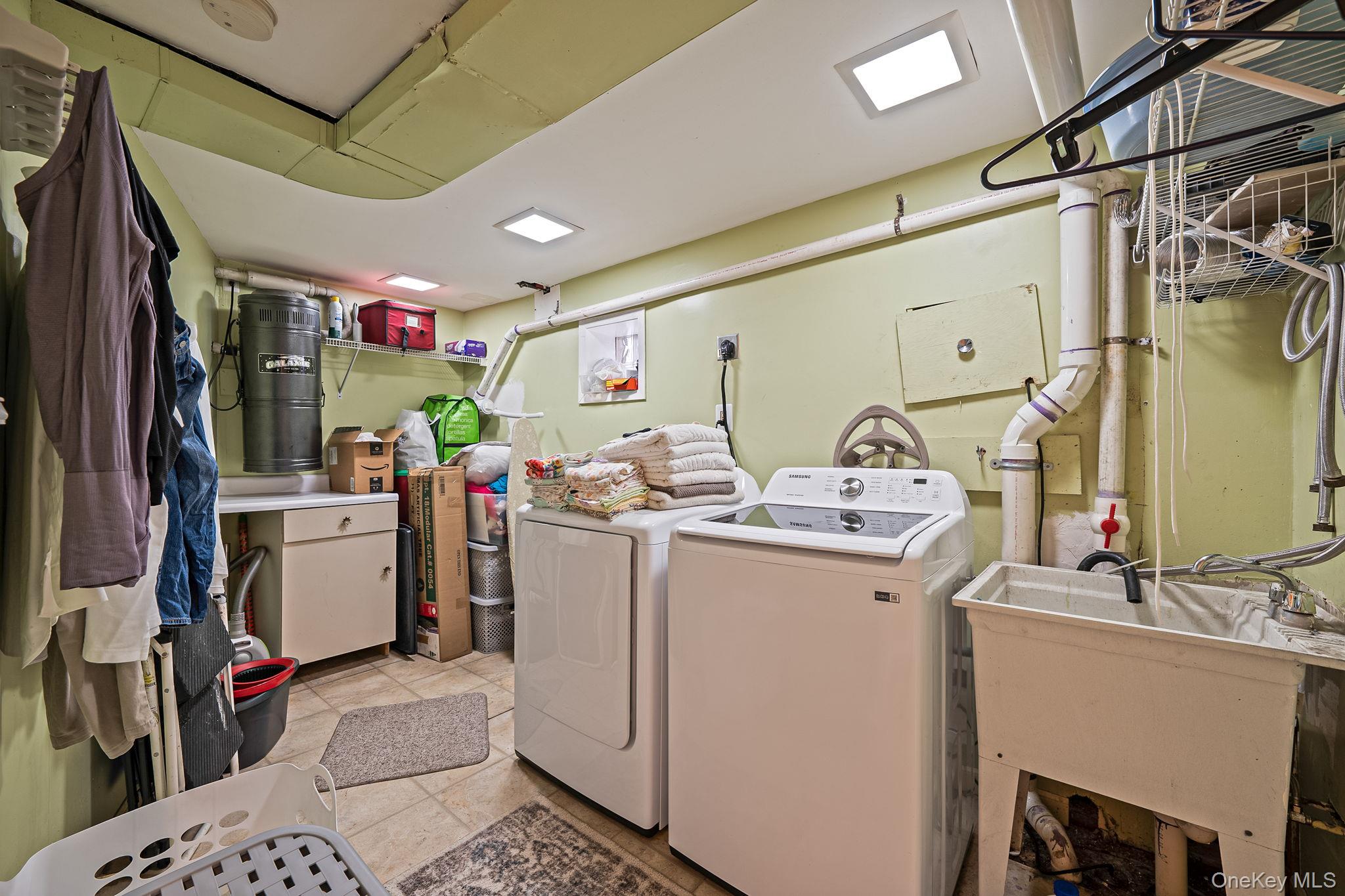 5 Willets Drive, Syosset, NY 11791