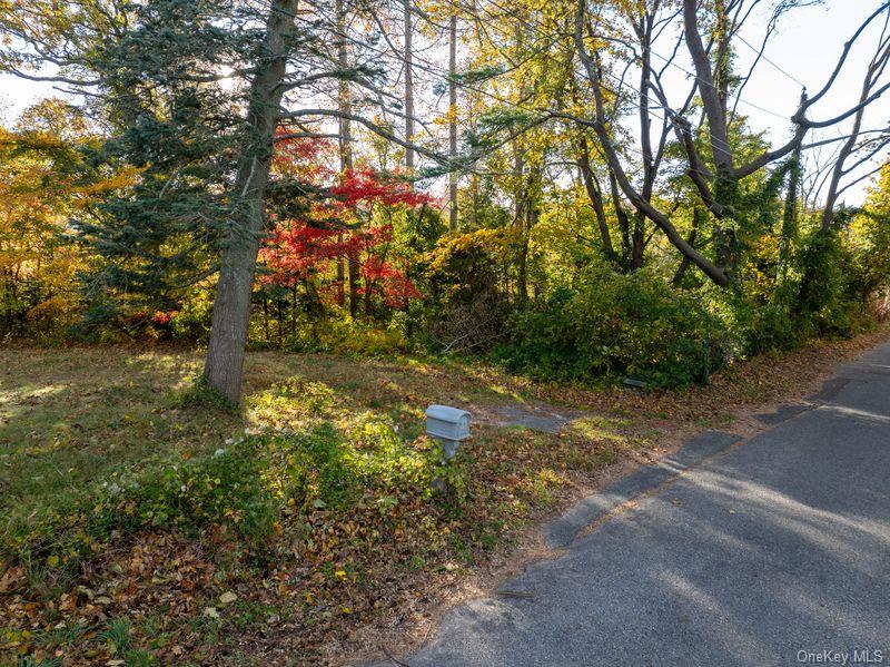 81 Old Broadway Avenue, Sayville, NY 11782