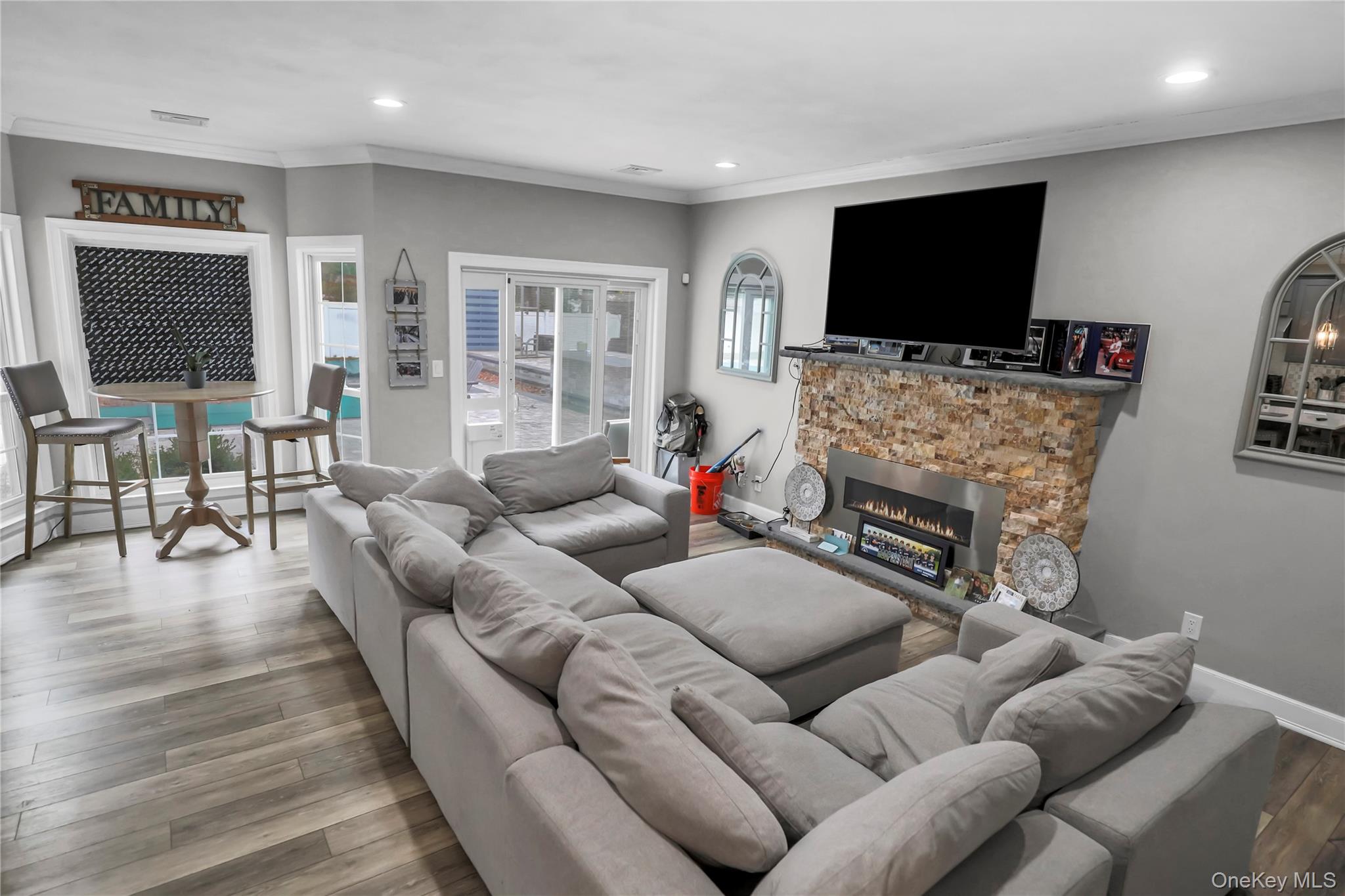 7 Sweet Briar Path, Lake Grove, NY 11755